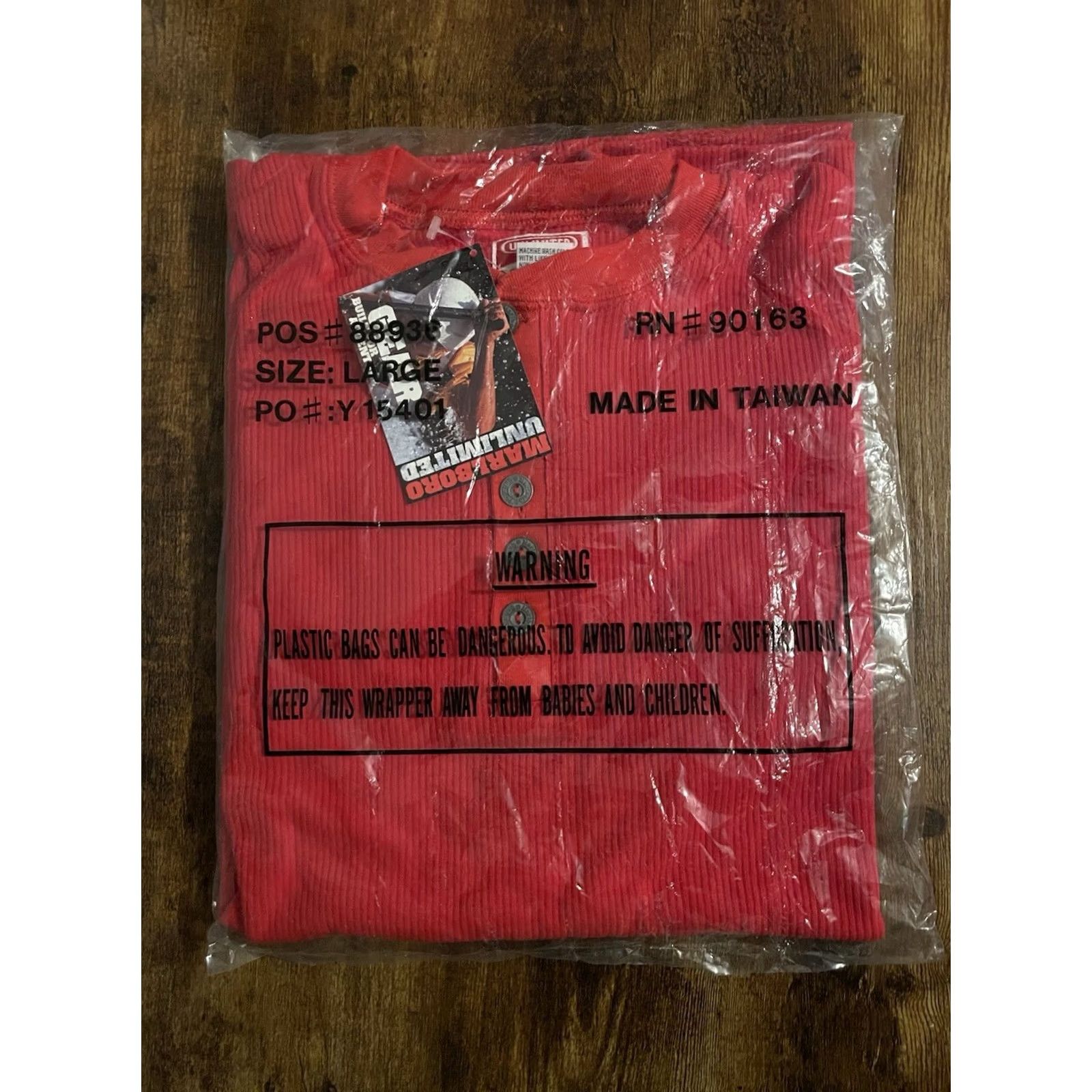 Marlboro VINTAGE Marlboro Shirt Henley Long Sleeve Red Adult L 90s Outdoor USA Mens Sleeve Length: Long Size US L / EU 52-54 / 3 - 6 Thumbnail