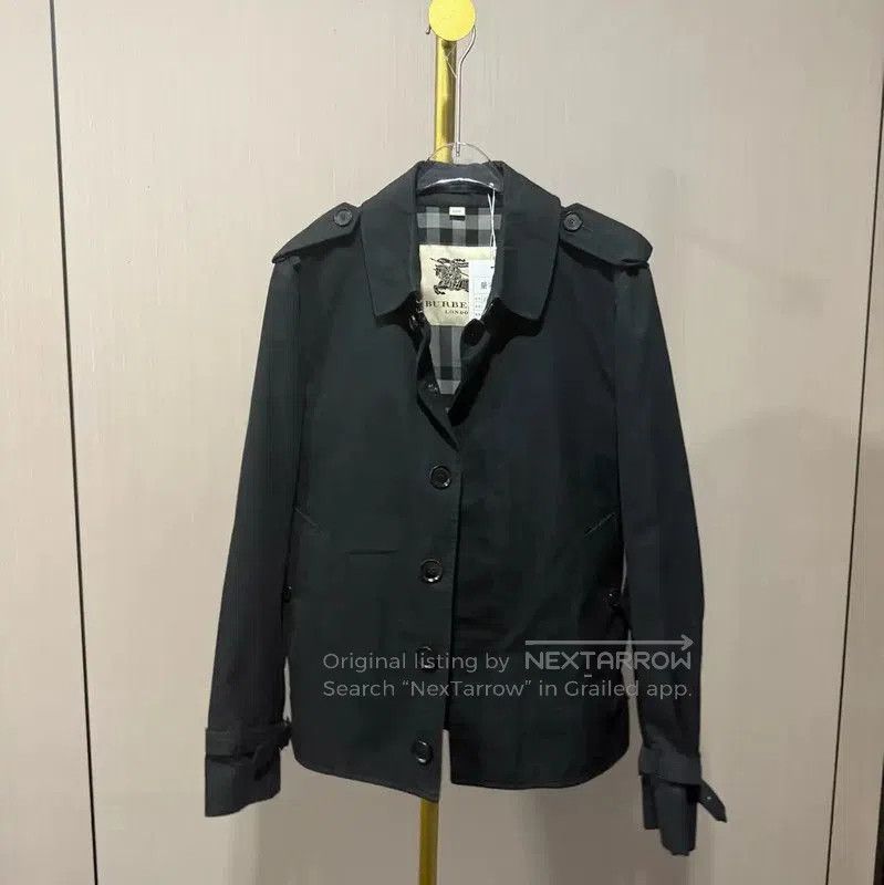 Burberry Black Cotton Women's Trench Coat.
