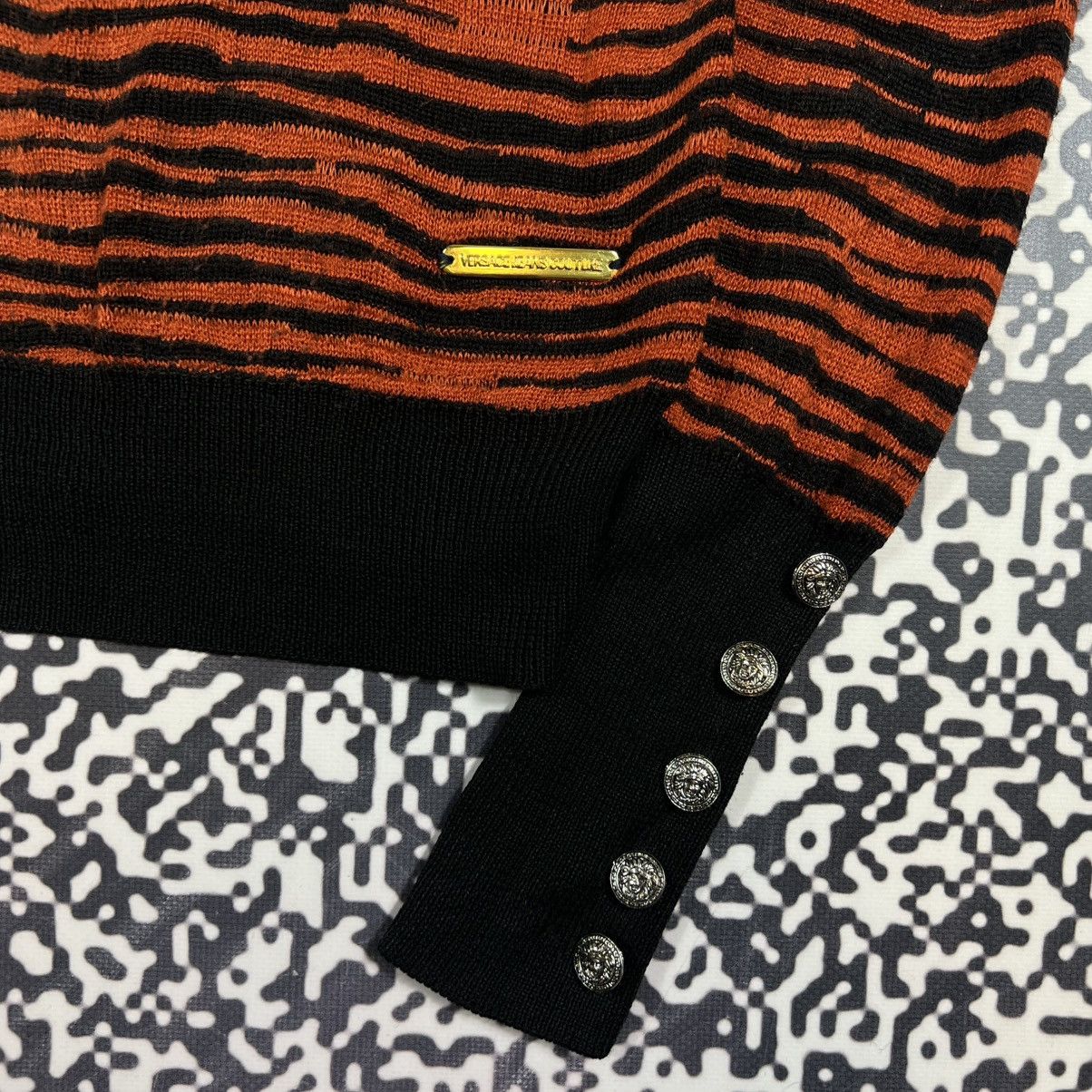 Versace Vintage Y2K Versace Tiger Striped Print Luxury Retro Sweater Size M / US 6-8 / IT 42-44 - 5 Thumbnail