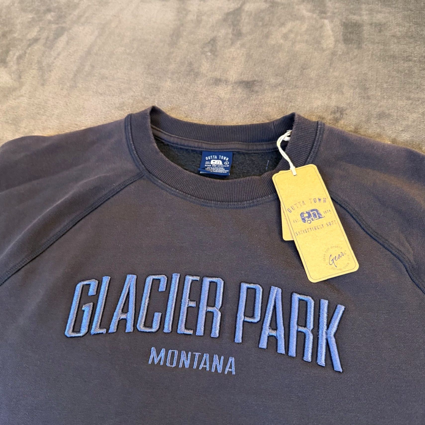 Vintage Outta Town Glacier Park Montana Sweatshirt Mens L Navy Blue NWT Fleece Embroidered Logo Pullover Raglan Crew Neck All Seasons Size US L / EU 52-54 / 3 - 2 Thumbnail