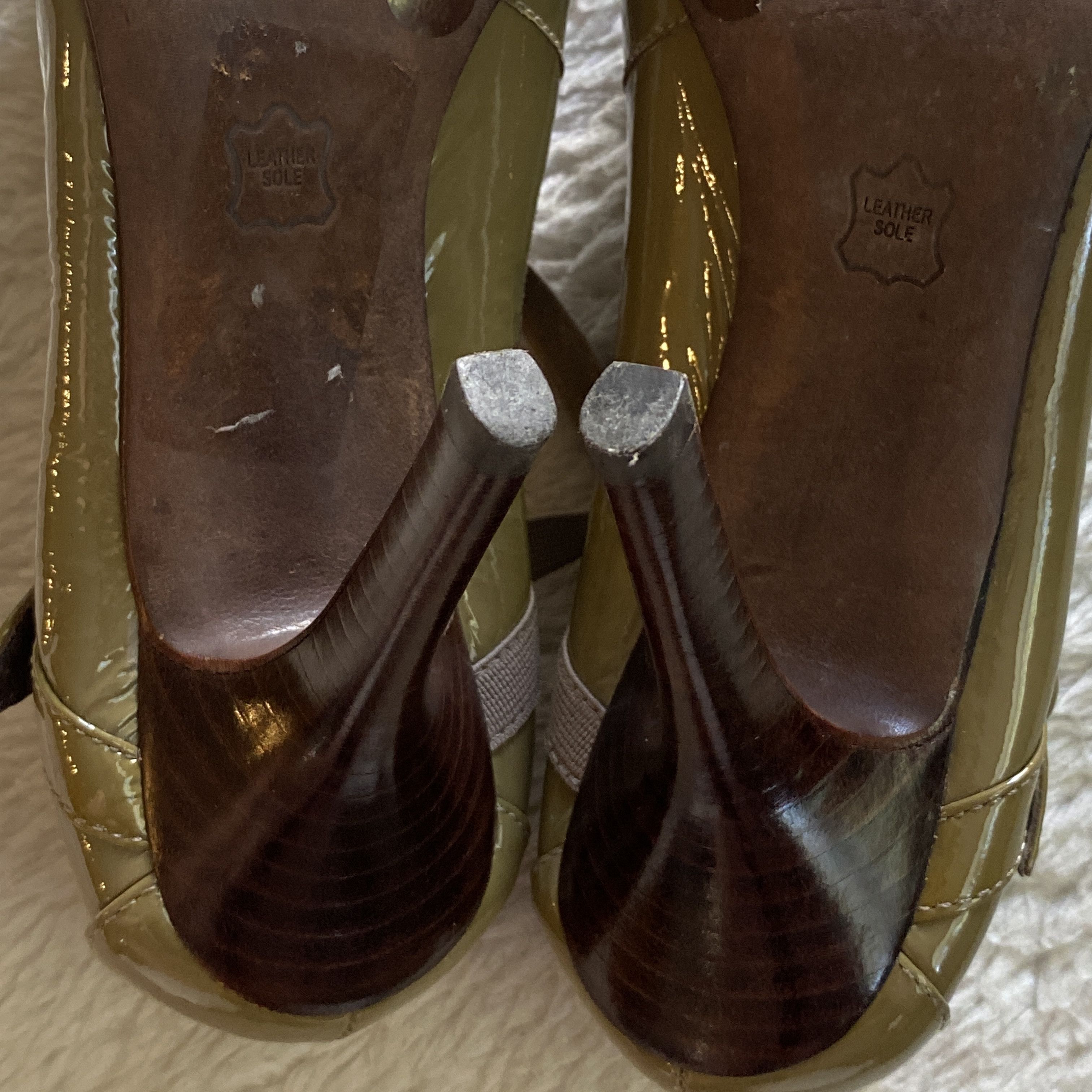 Bcbgmaxazria BCBGMAXAZRIA Olive Patent Leather Mary Jane Heels Size US 5.5 / IT 35.5 - 11 Thumbnail