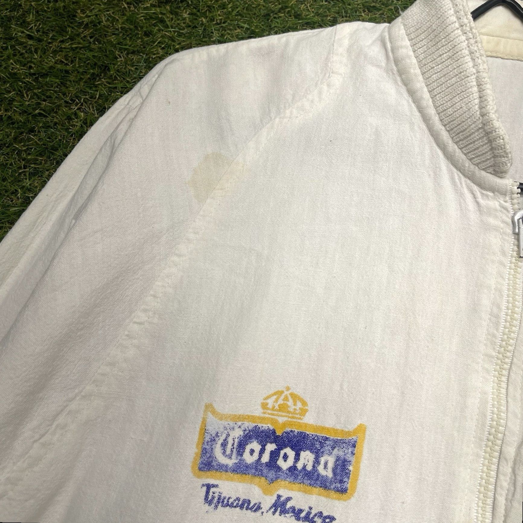 Vintage VINTAGE Corona Beach Club Jacket Mens XL Ivory 90s Logo Windbreaker Beach Mexico Lightweight Coat/ Jacket Size US XL / EU 56 / 4 - 4 Thumbnail