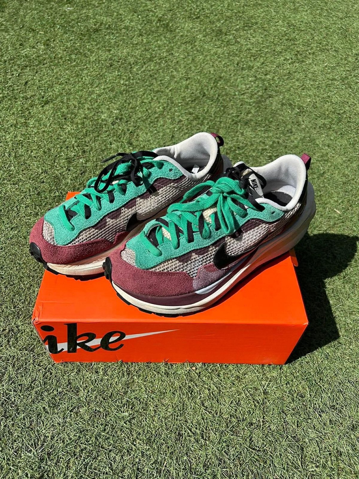 Nike × Sacai Nike Sacai Vaporwaffle Villain Red sneakers Size US 10 / EU 43 - 2 Thumbnail