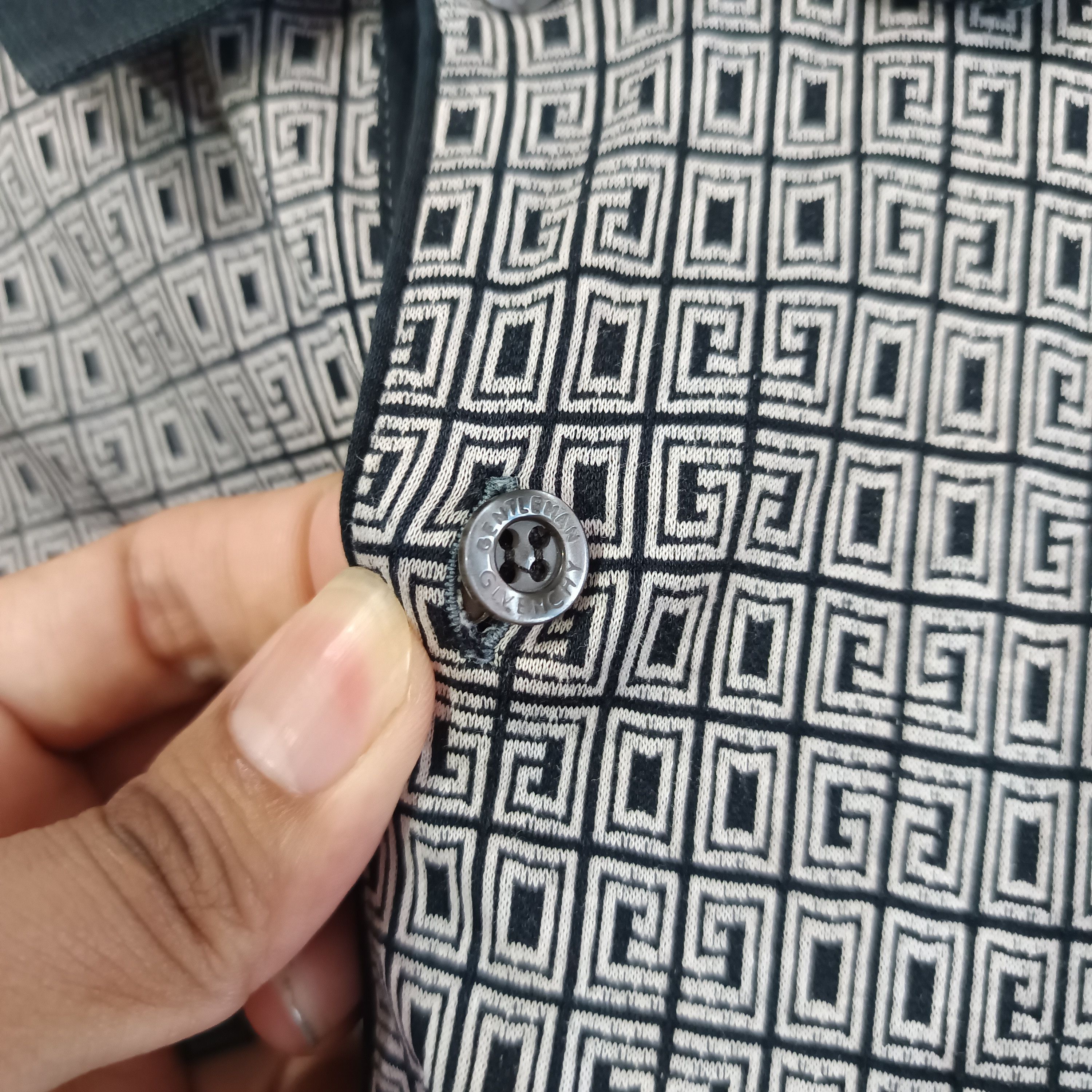 Givenchy 90s Givenchy Monogram Polo Shirts Size US XL / EU 56 / 4 - 3 Thumbnail