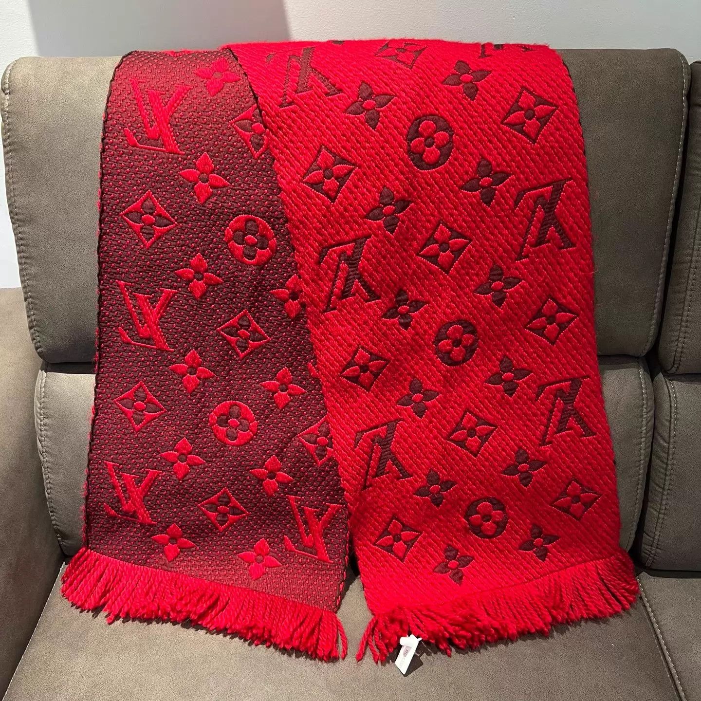 Louis Vuitton Louis Vuitton Red Monogram Wool Scarf Size ONE SIZE - 1 Thumbnail