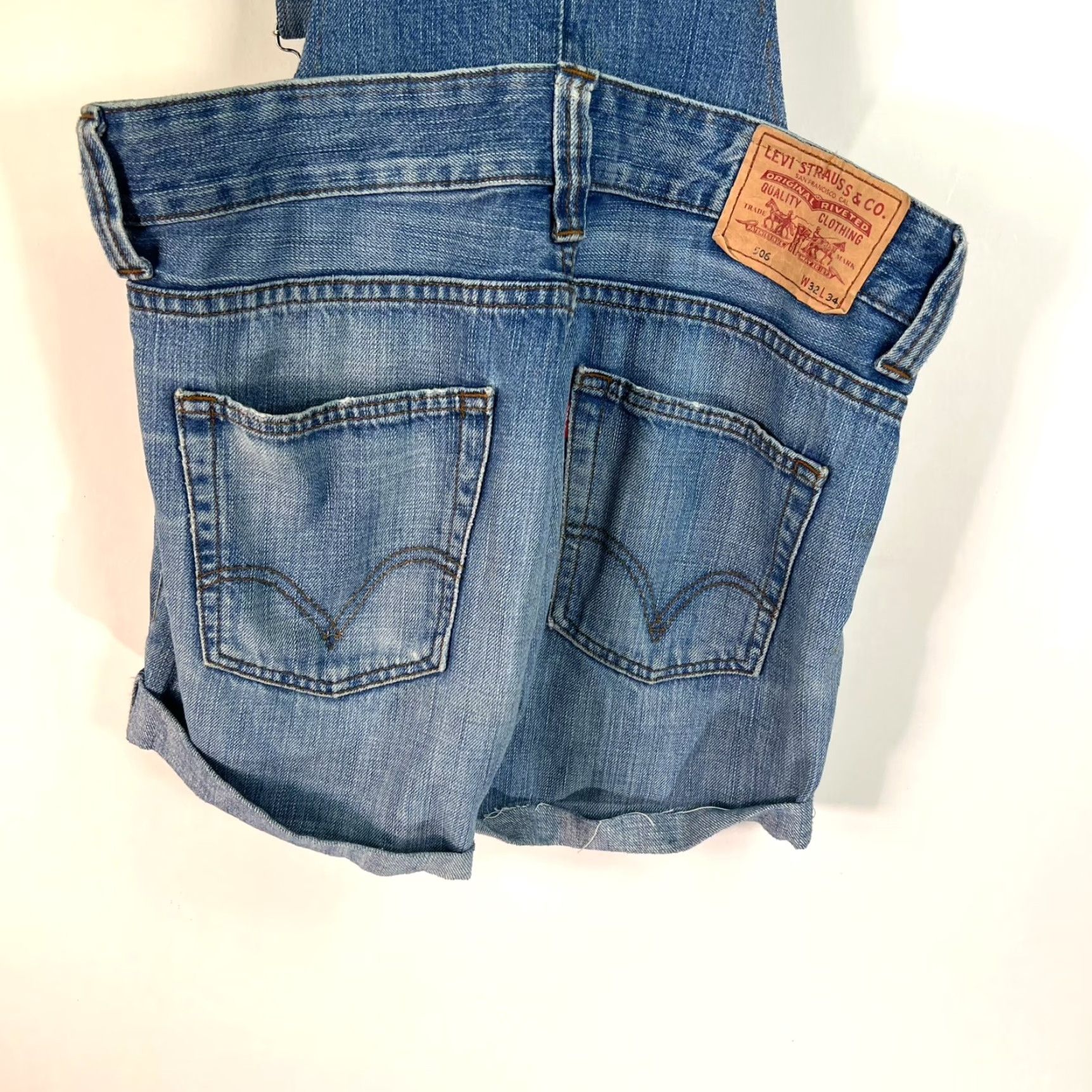Levi's VINTAGE Levi's 506 Bib Shorts Women's Size 32 Blue Denim 80s 90s Festival Bohemian Designer Made in France Women Vintage-style Bib Short Size 24" / US 00 / IT 34 - 6 Thumbnail