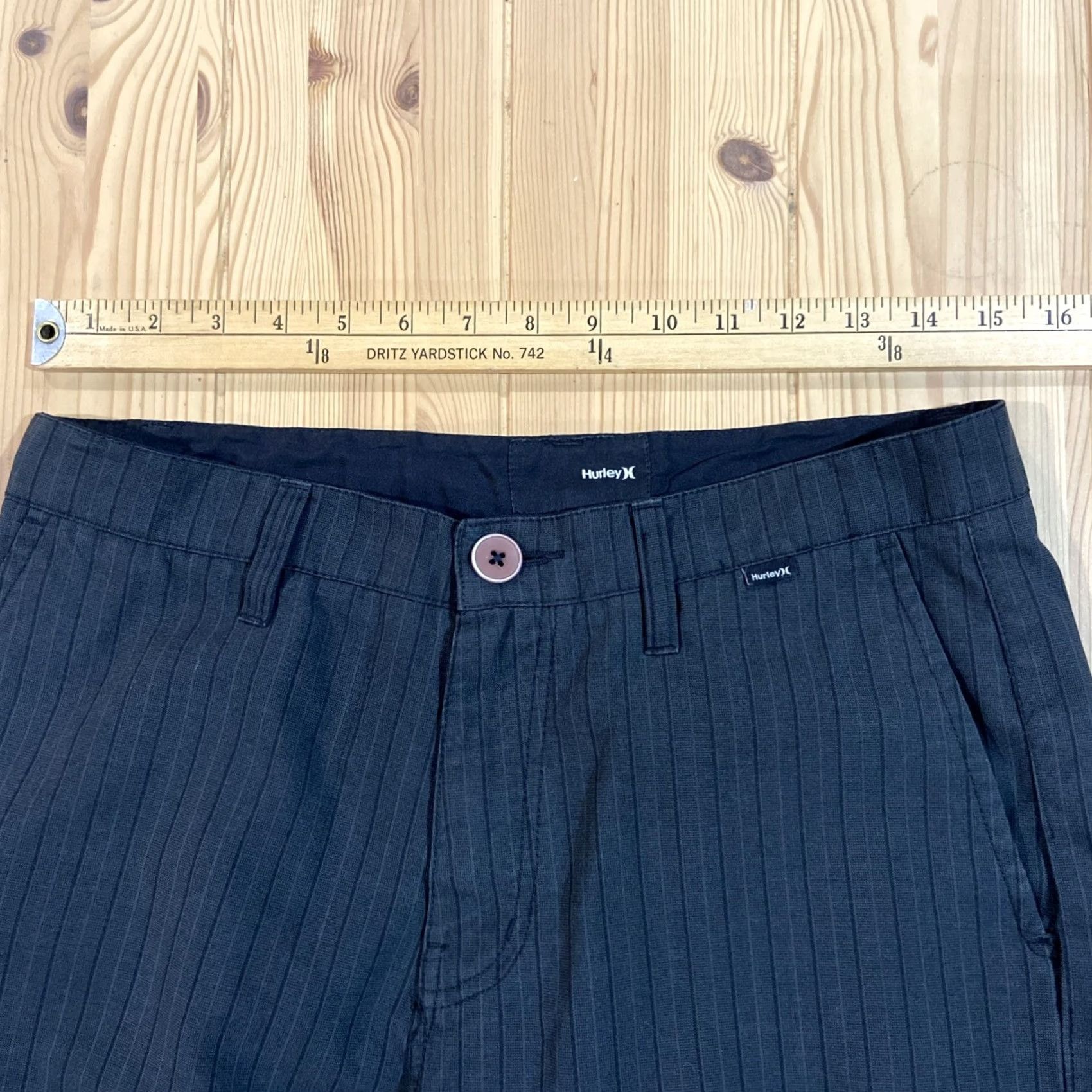 Hurley Hurley Men’s Shorts 30 Black Pinstripe Flat Front Casual Skate Surf Shorts Chino Pockets Vintage No Mens Size US 30 / EU 46 - 3 Thumbnail