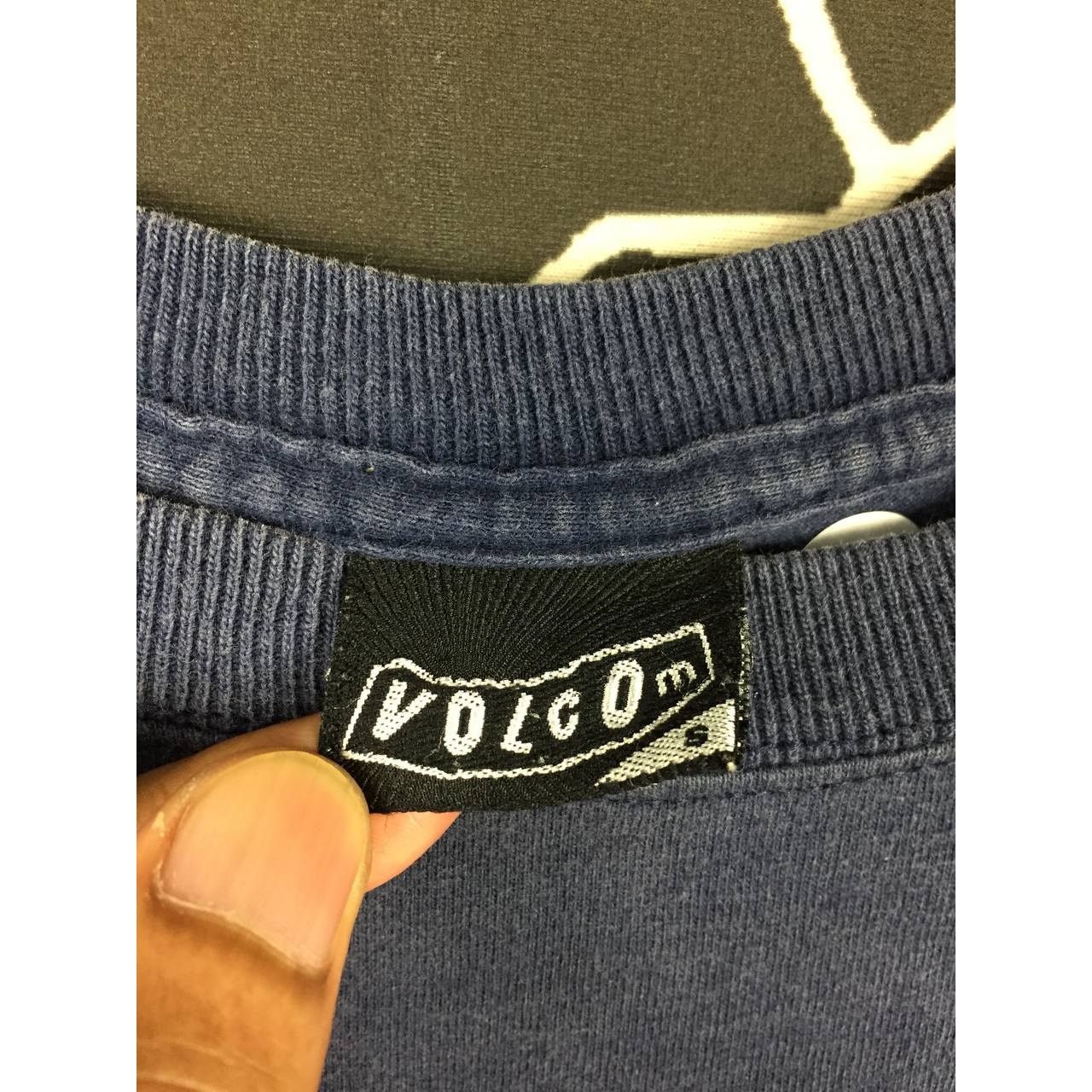 Vintage × Volcom Vtg Y2K Volcom Spell Out Logo Skateboards Surfwear Tee Size US S / EU 44-46 / 1 - 11 Thumbnail