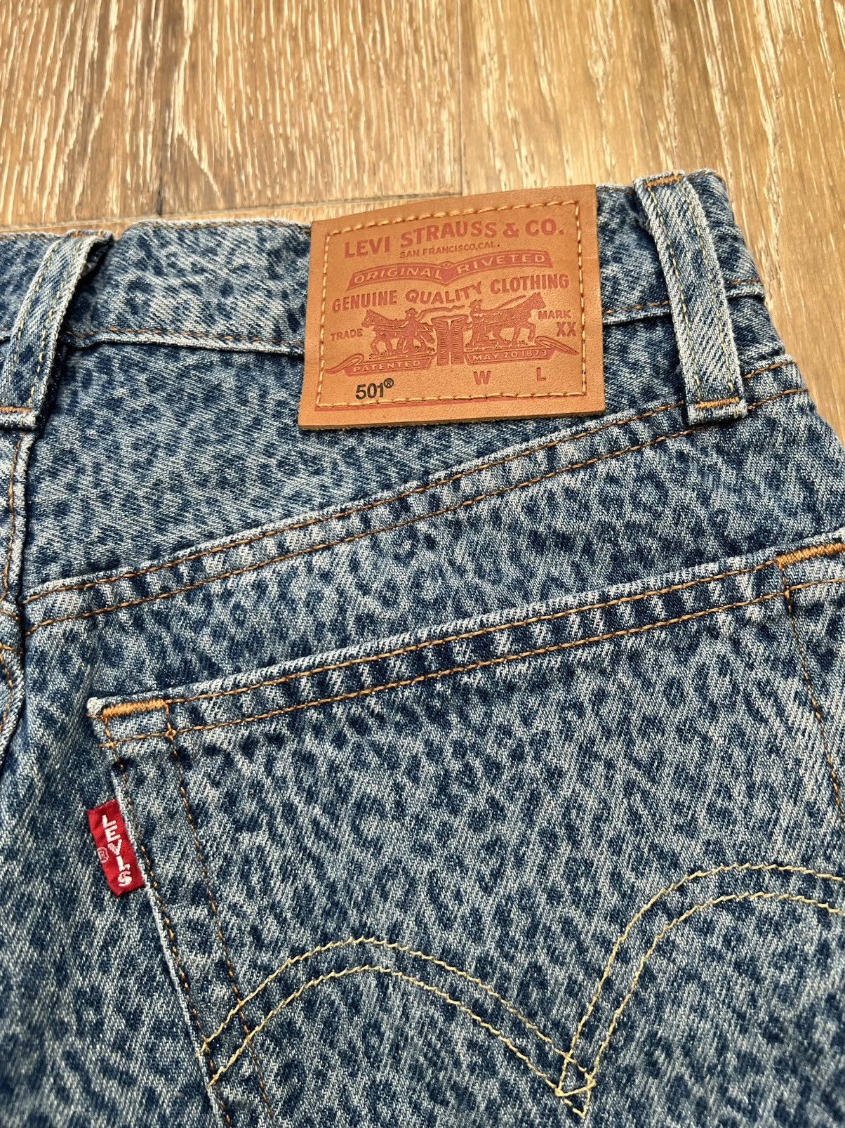 Levi's Womens levis 501 leopard print jeans Size 24" / US 00 / IT 34 - 4 Thumbnail