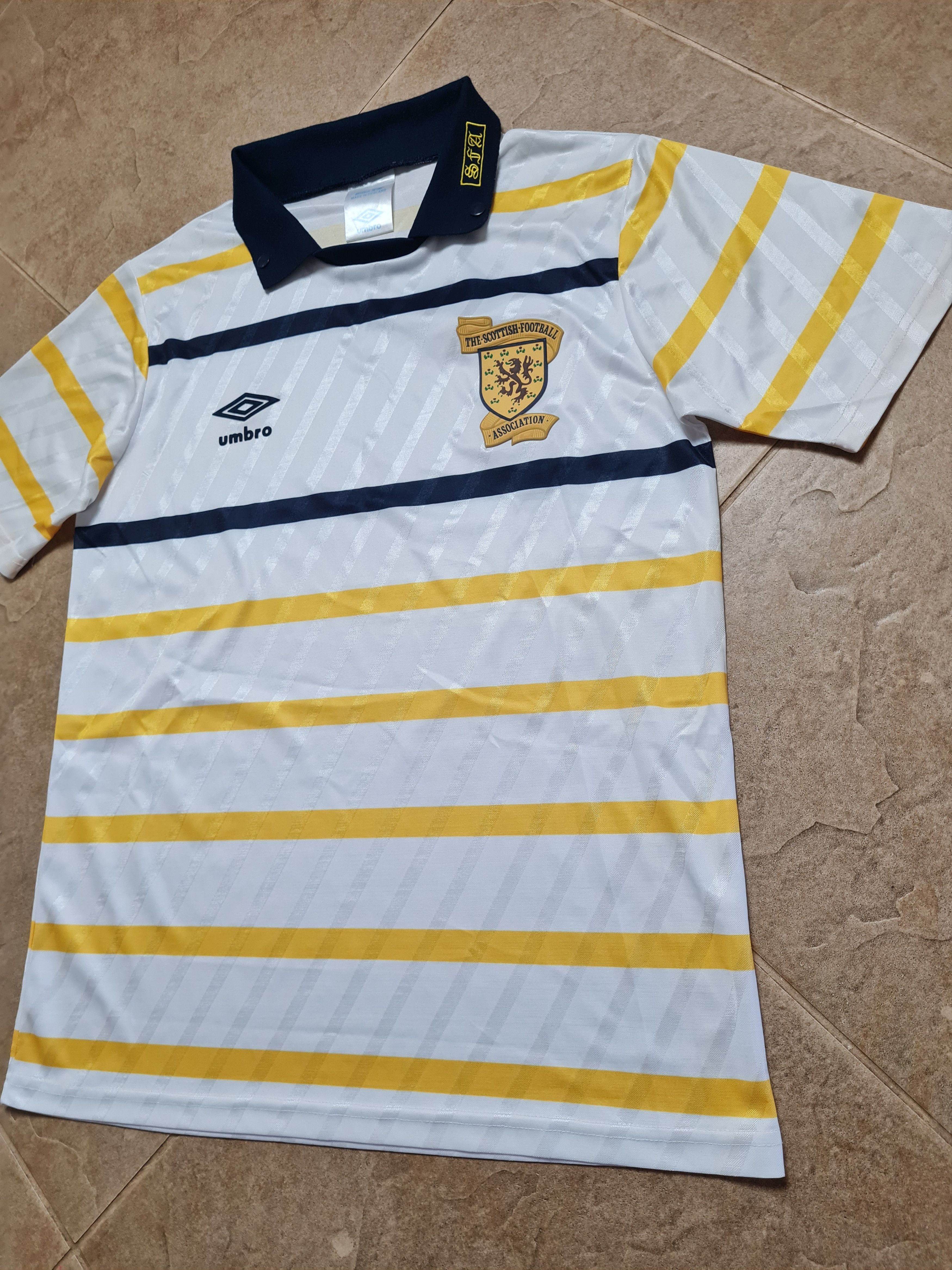 Umbro Scotland National Team Umbro 1988/89/90 Away Shirt Size US M / EU 48-50 / 2 - 8 Thumbnail