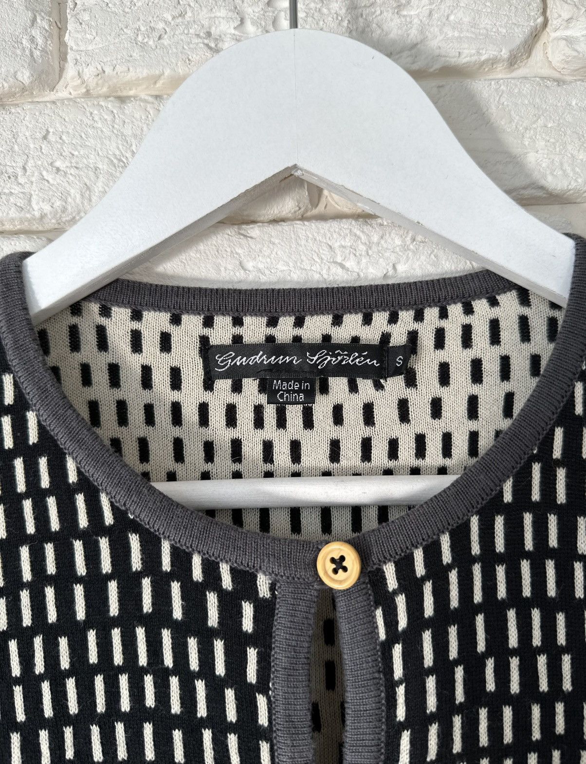 Japanese Brand Gudrun Sjoden Print Organic Cardigan Sweater Women's Size S Size S / US 4 / IT 40 - 3 Thumbnail