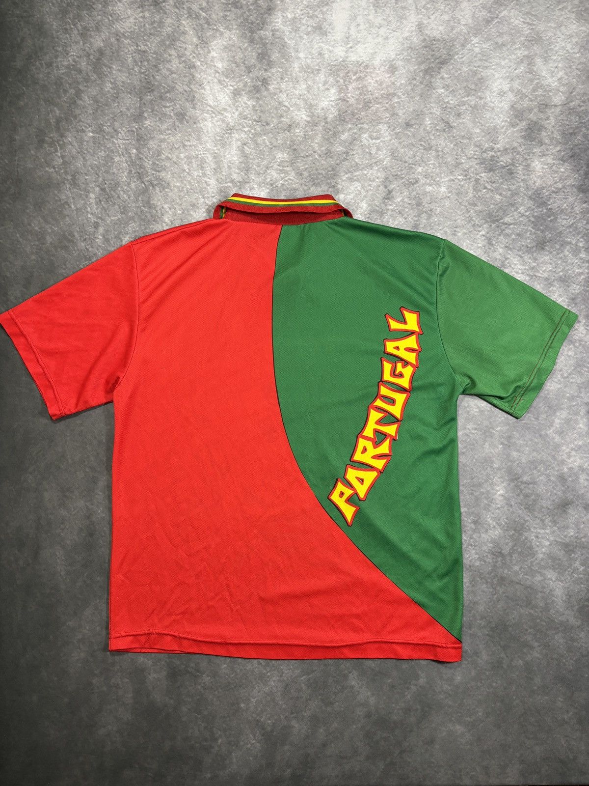 Vintage Vintage Portugal Soccer Jersey Collar All Over Print 2000s S Size US M / EU 48-50 / 2 - 3 Thumbnail