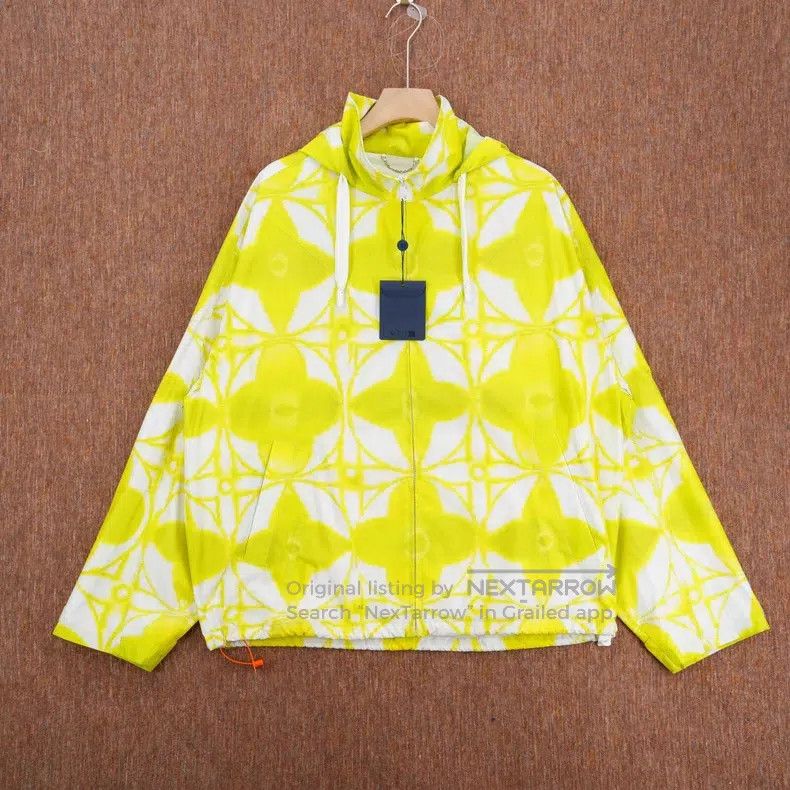 Louis Vuitton Louis Vuitton Lemon yellow three-flower full-print assault Size US M / EU 48-50 / 2 - 1 Thumbnail
