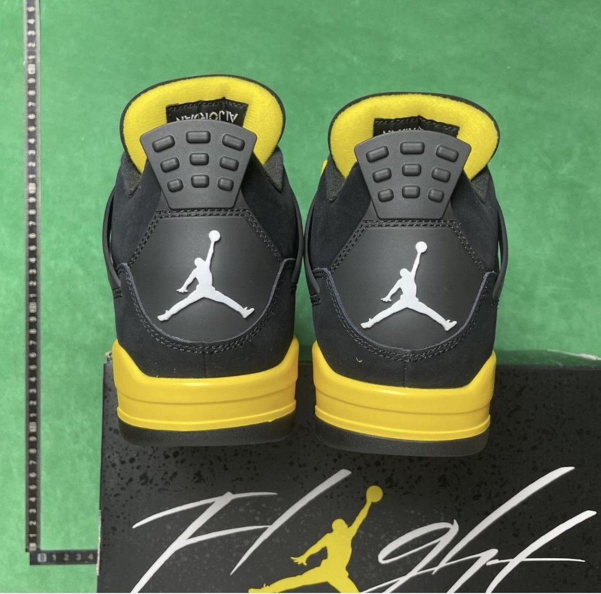 Jordan Brand Nike Air Jordan 4 Retro Thunder - authentic Size US 11 / EU 44 - 1 Thumbnail