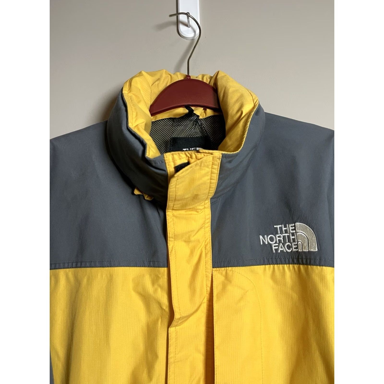The North Face VINTAGE The North Face Gore-Tex Jacket Men L Yellow Water Resistant Rain Coat Wind Ski Hiking 90s (B510) Size US L / EU 52-54 / 3 - 2 Thumbnail