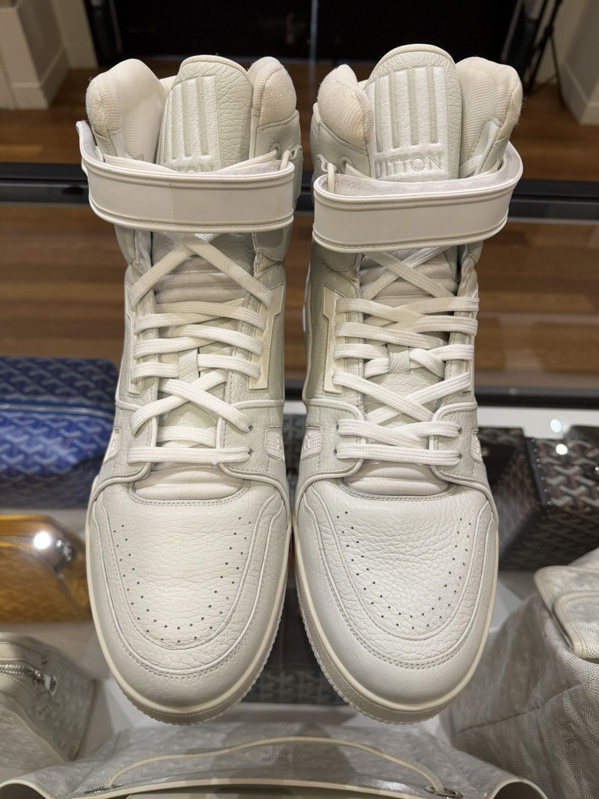 Louis Vuitton Louis Vuitton High Top Trainer Sneaker - White Size US 9.5 / EU 42-43 - 6 Thumbnail