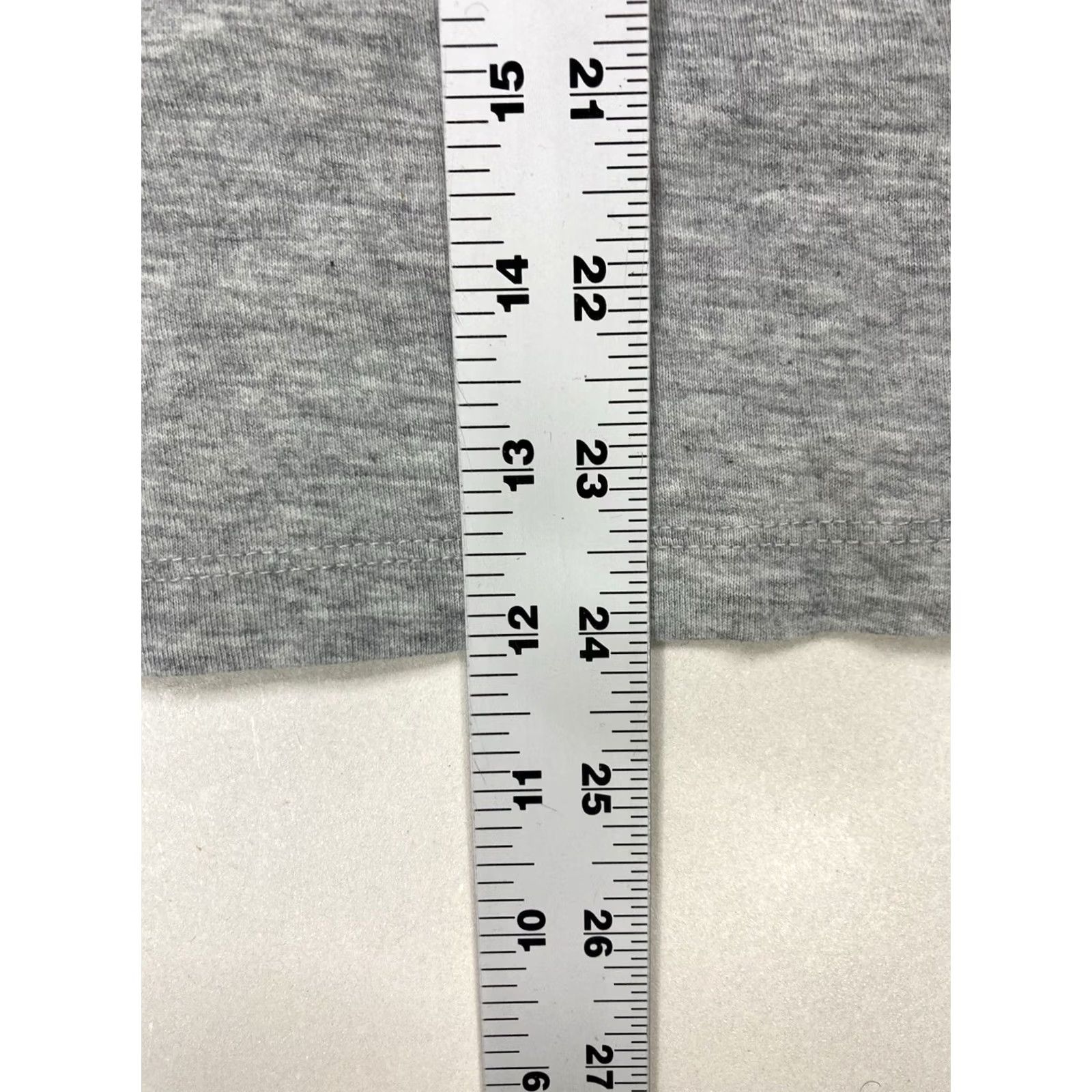 Vineyard Vines Vineyard Vines Christmas Pocket Graphic T-shirt Women Small Long Sleeve Crew Neck Pullover Gray Santa Claus Size S / US 4 / IT 40 - 8 Thumbnail