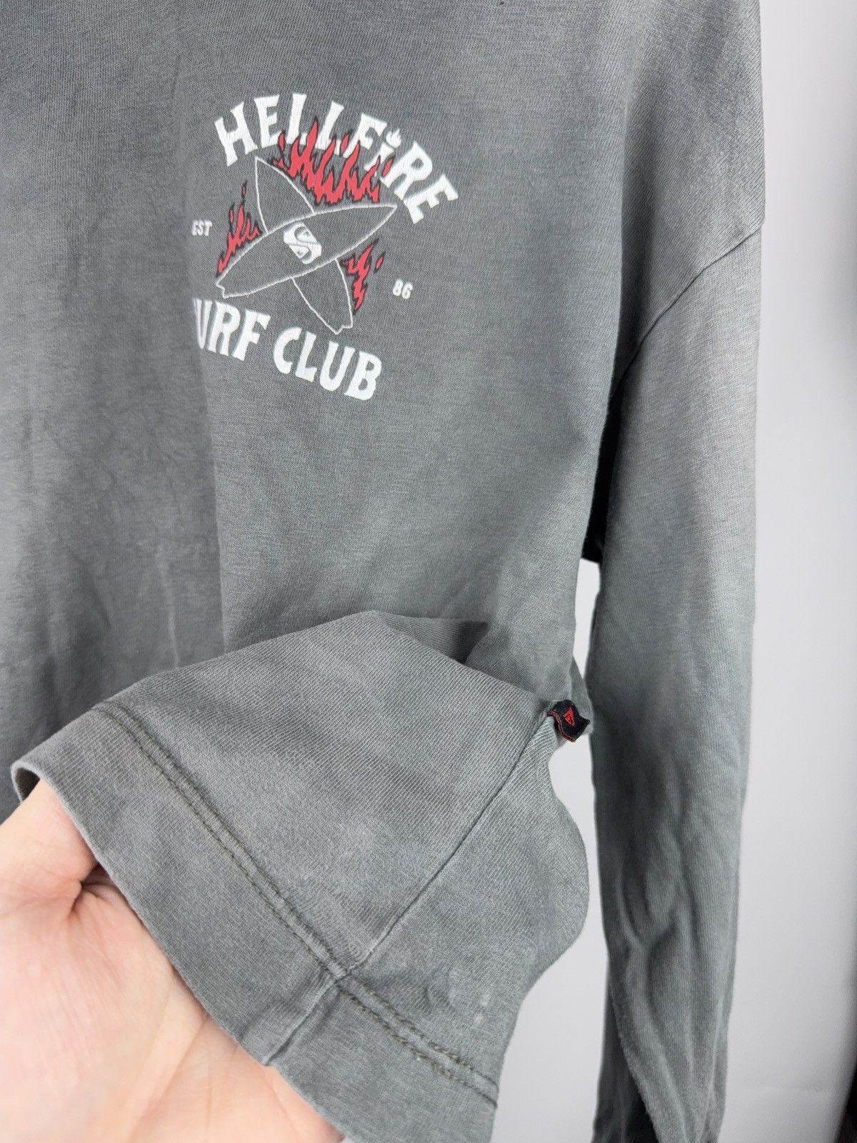 Quiksilver Quiksilver x Stranger Things Hellfire Surf Club Cropped long Size XS / US 0-2 / IT 36-38 - 8 Thumbnail