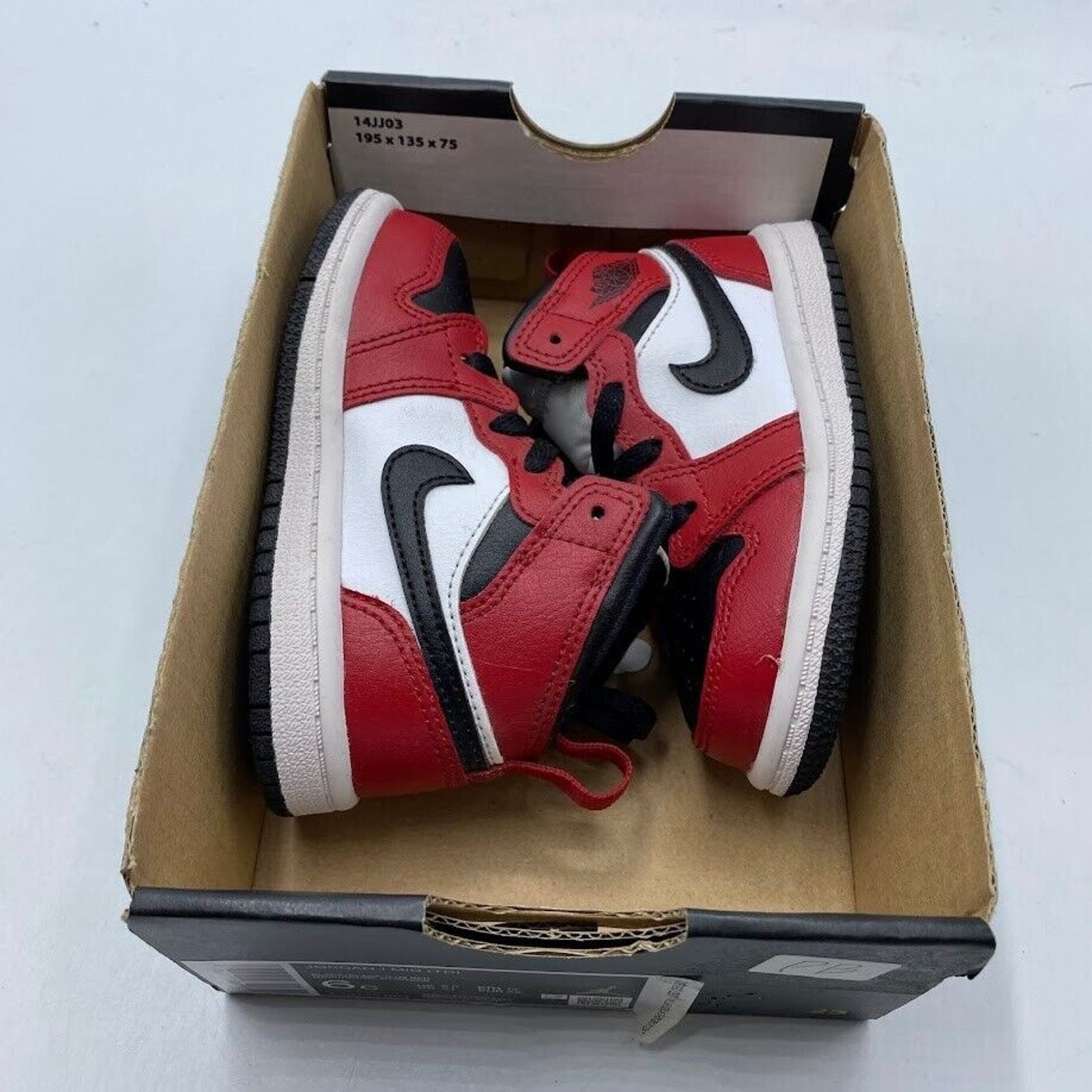 Nike NEW Nike Air Jordan 1 Mid Chicago Toe PS Sz 6c 640735 069 Size US 6 / IT 36 - 10 Thumbnail