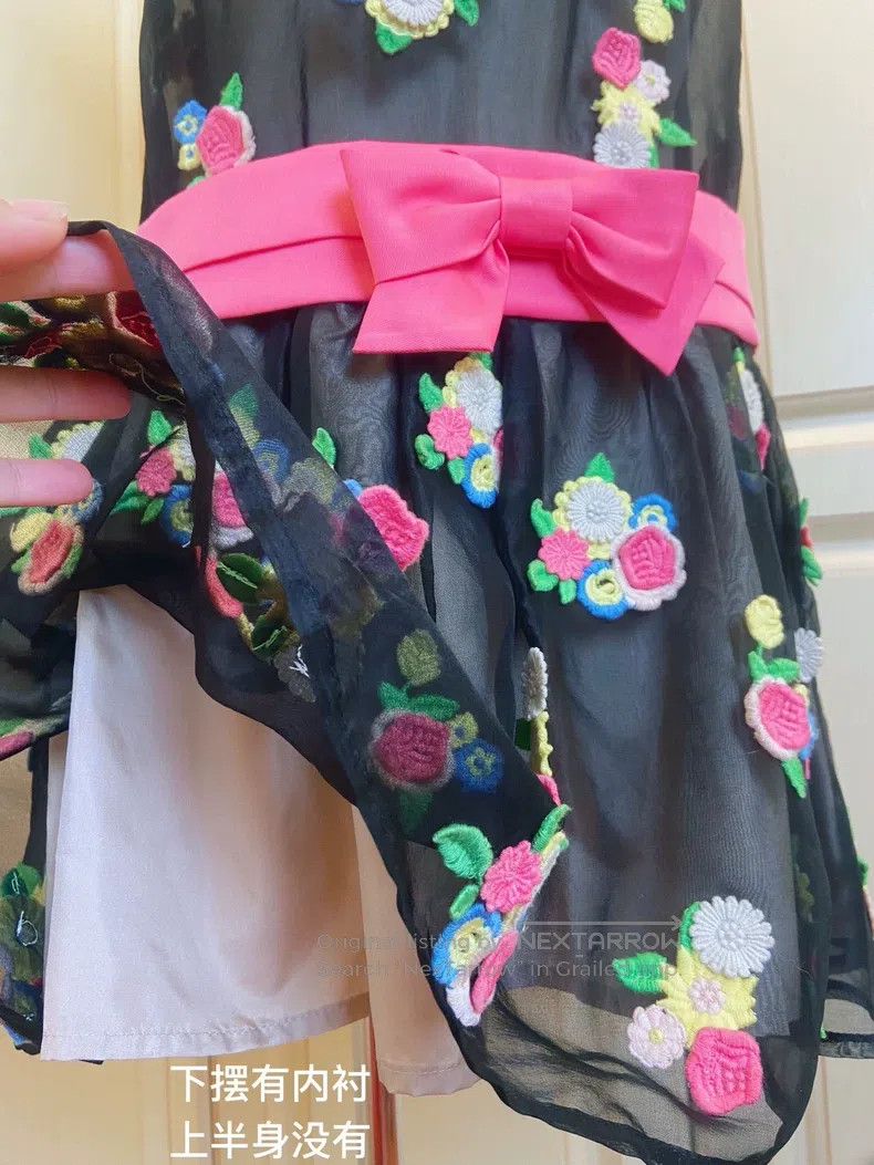 Valentino Valentino China Pavilion three-dimensional silk organza em Size M / US 6-8 / IT 42-44 - 3 Thumbnail