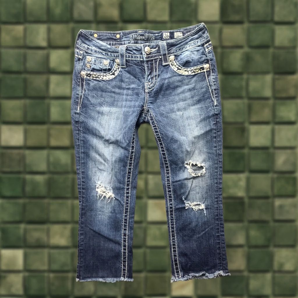 Miss Me Miss Me Capris 26x20 Signature Fit Low Rise Cropped Distressed Stretch Denim Jeans Women Size ONE SIZE - 1 Thumbnail