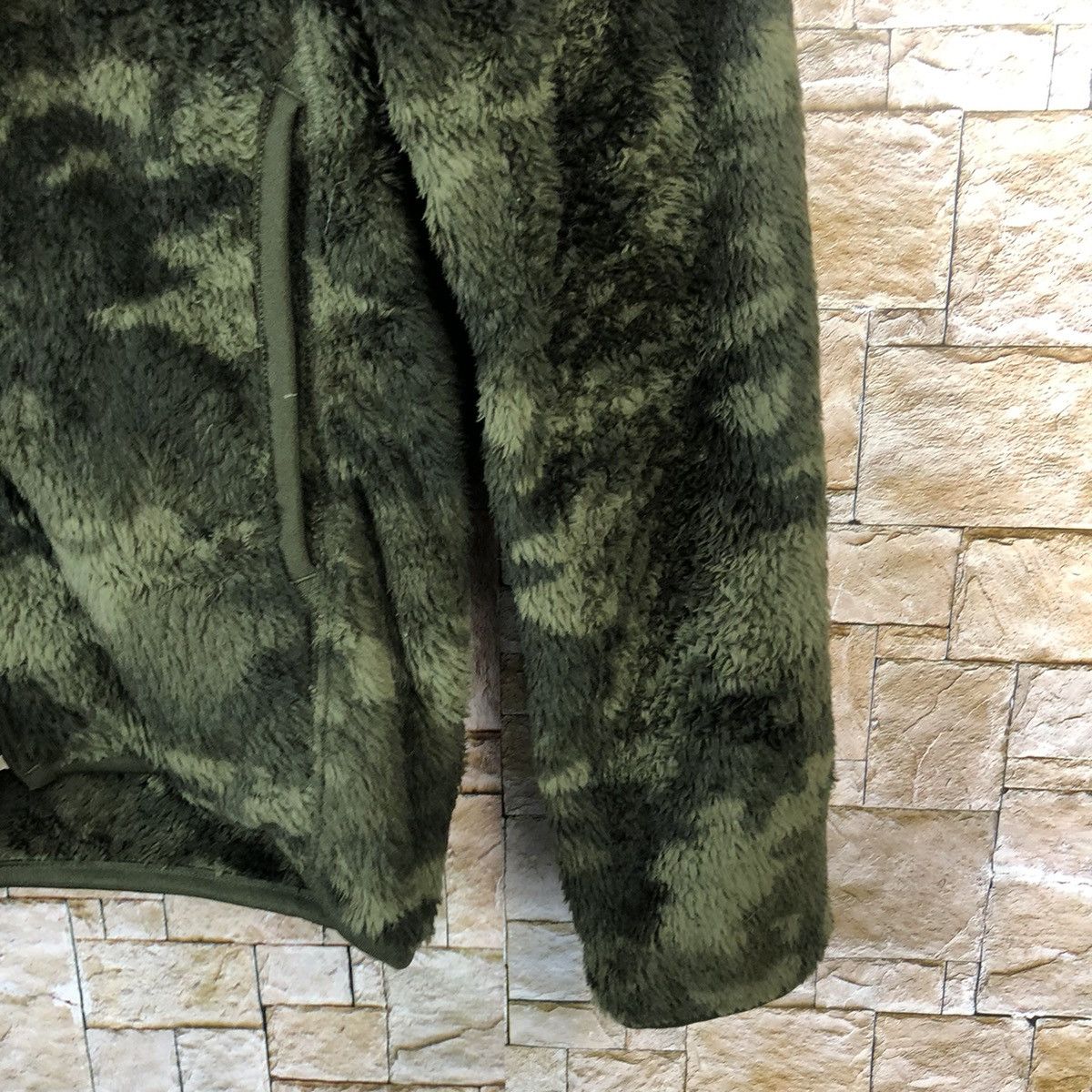 Uniqlo Uniqlo japan Green Camo fleece Sweater #A523 Size US S / EU 44-46 / 1 - 8 Thumbnail