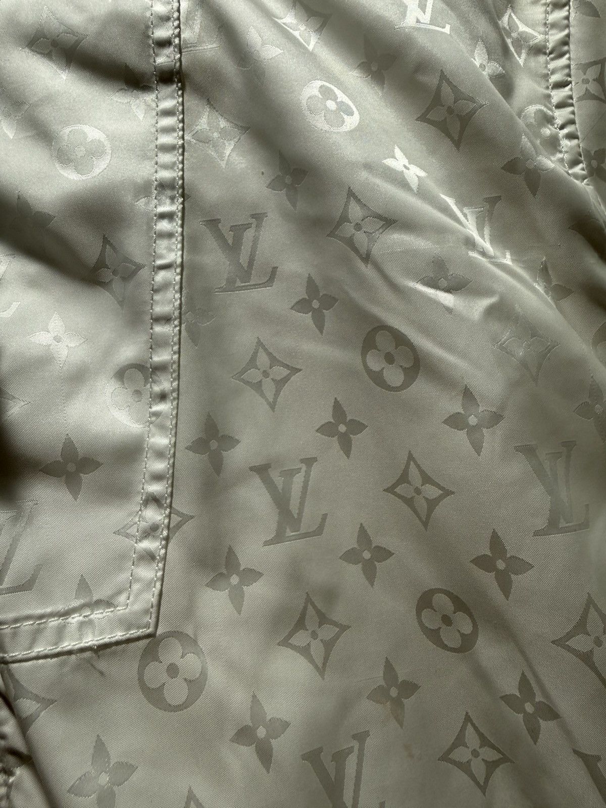 Louis Vuitton Louis Vuitton Staples White Monogram Reversible Windbreaker Size US S / EU 44-46 / 1 - 8 Thumbnail