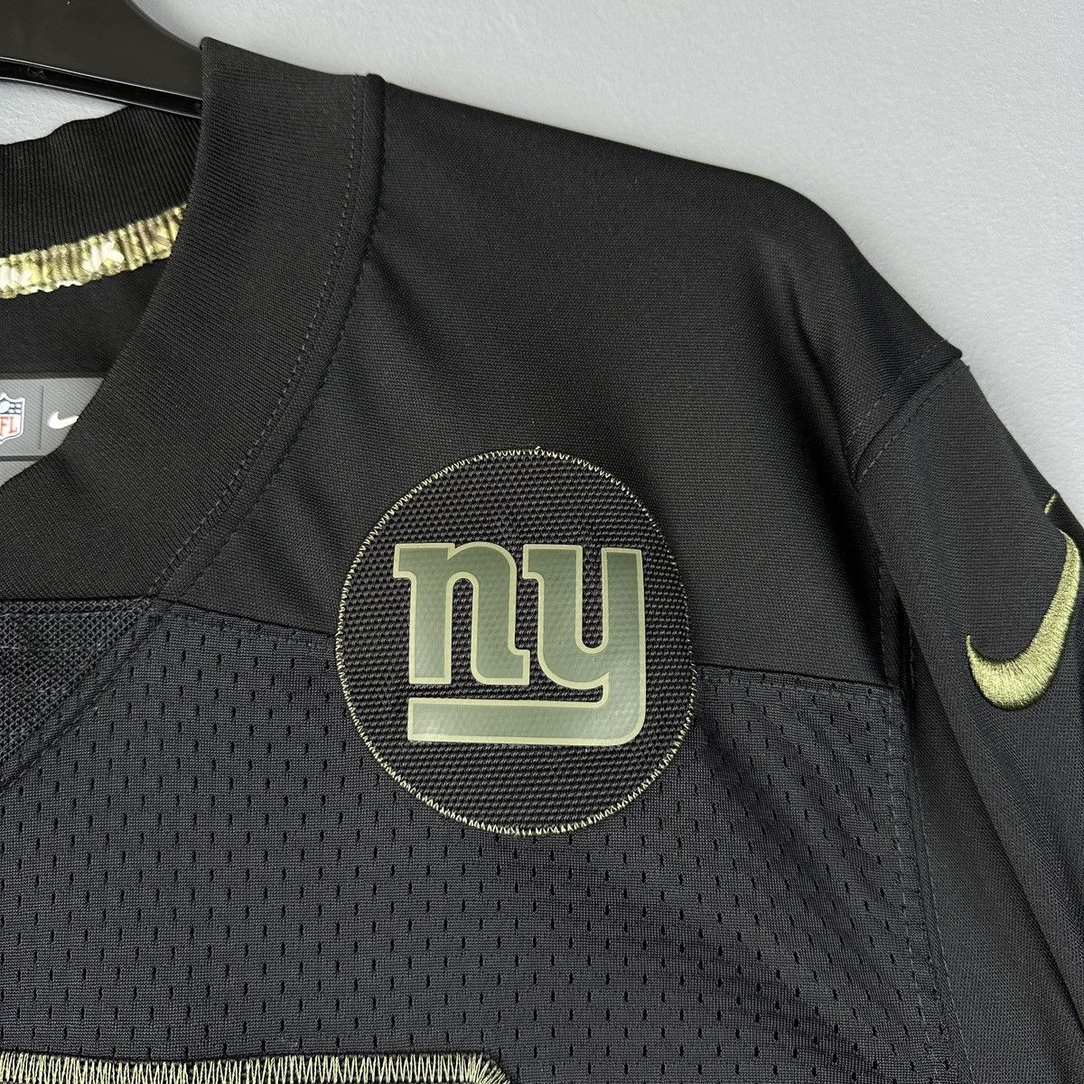 Nike Salute to Service New York Giants Jersey Saquon Barkley Size US L / EU 52-54 / 3 - 6 Thumbnail