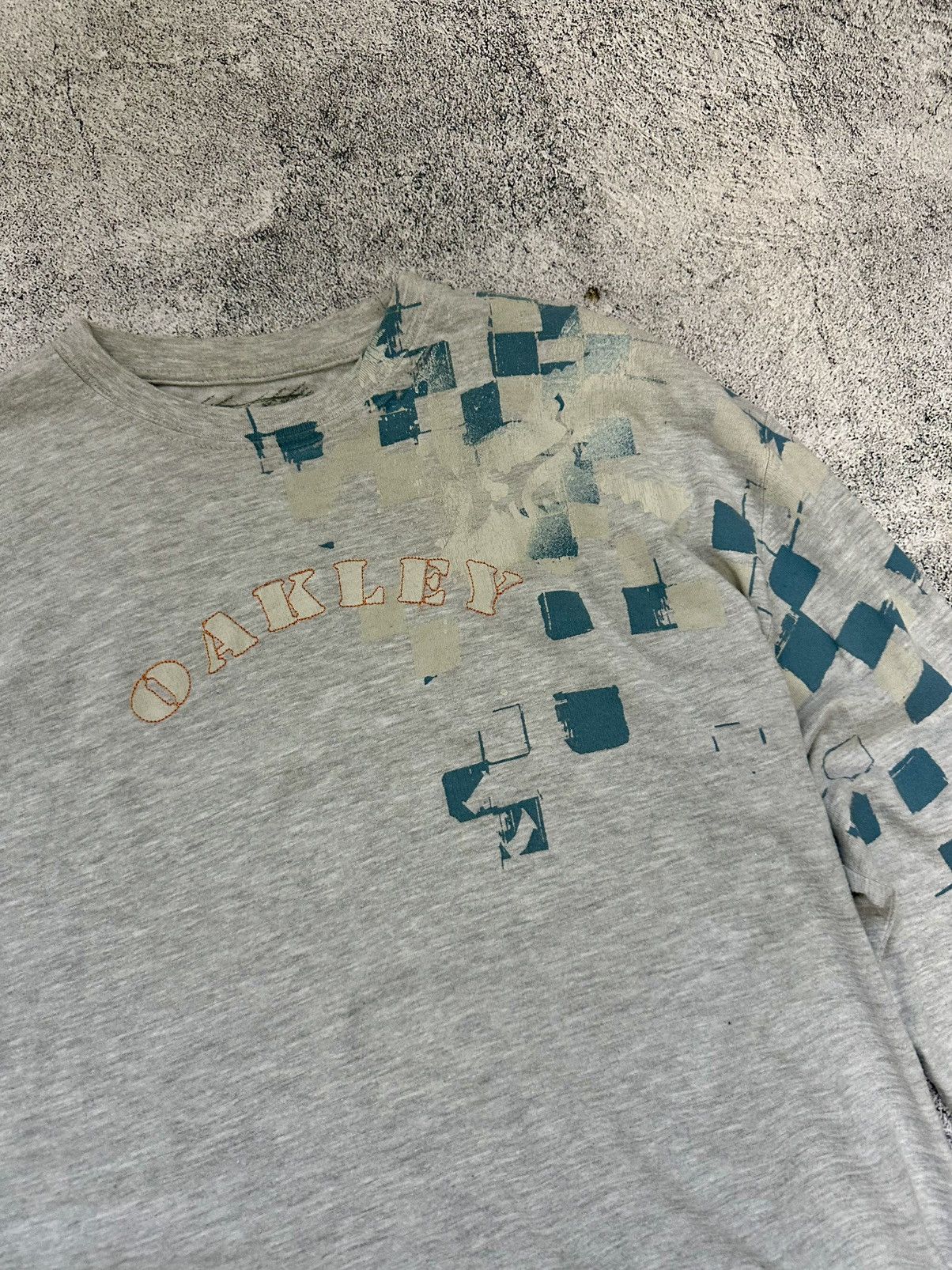 Oakley Vintage Oakley Long Sleeve Centre Logo Size US L / EU 52-54 / 3 - 6 Thumbnail