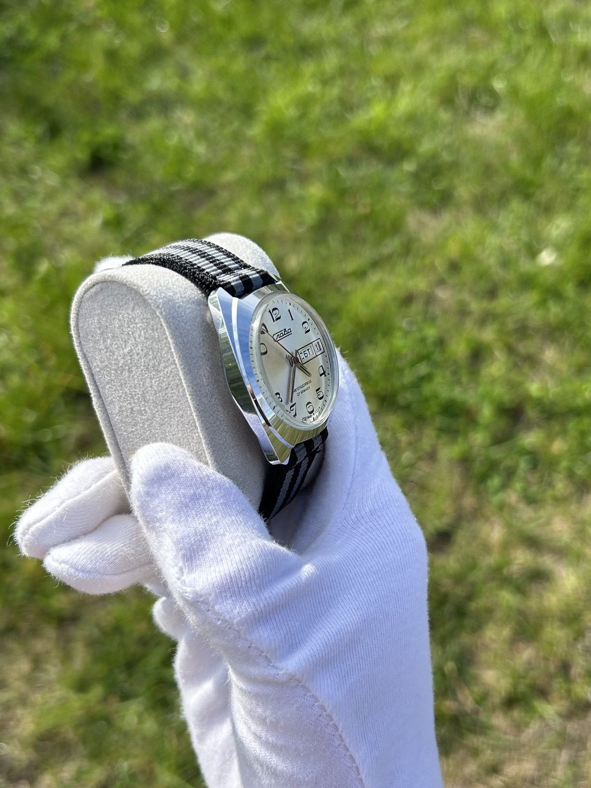 Vintage Vintage Watch Slava Automatic USSR Soviet Wristwatch 1980s Size ONE SIZE - 5 Thumbnail