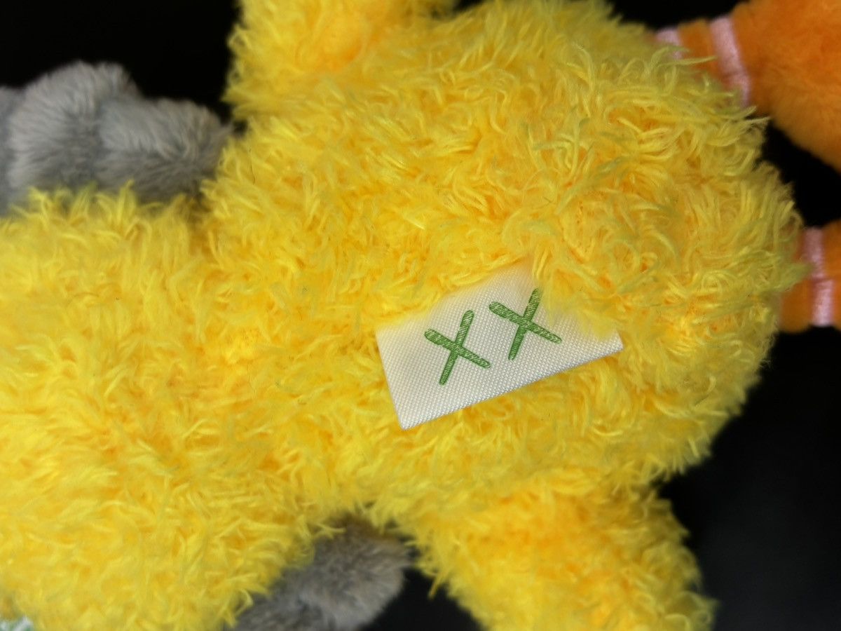 Kaws Kaws x Sesame Street Water Parade Keychain Big Bird Size ONE SIZE - 4 Thumbnail