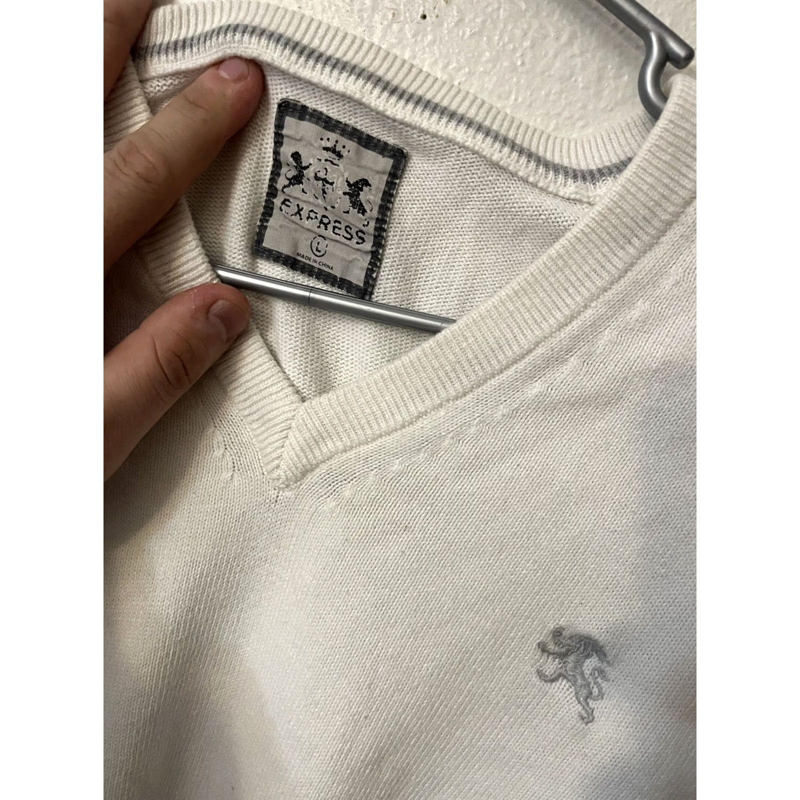 Express Express Sweater Mens Size Large White Cotton V-Neck Pullover Size US L / EU 52-54 / 3 - 2 Thumbnail