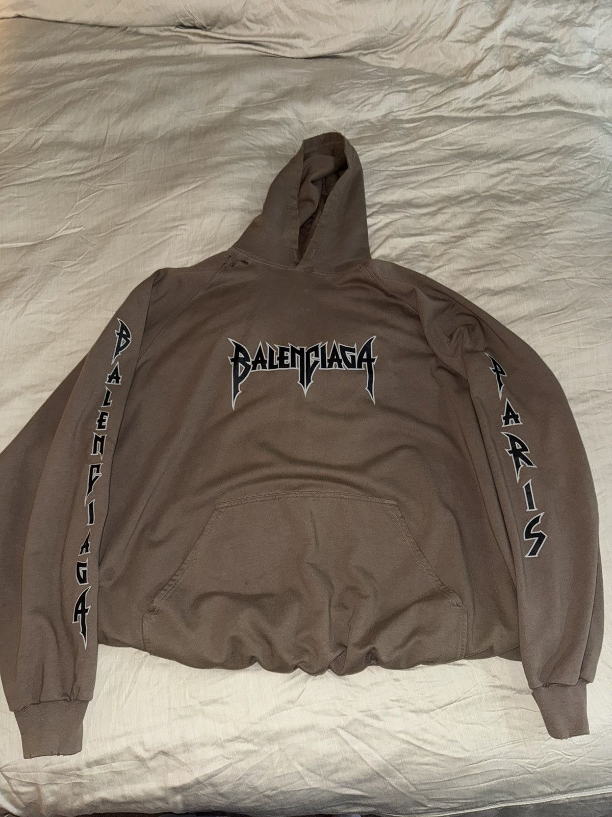 Balenciaga Balenciaga Men's Metal Logo Hoodie Size US L / EU 52-54 / 3 - 2 Thumbnail