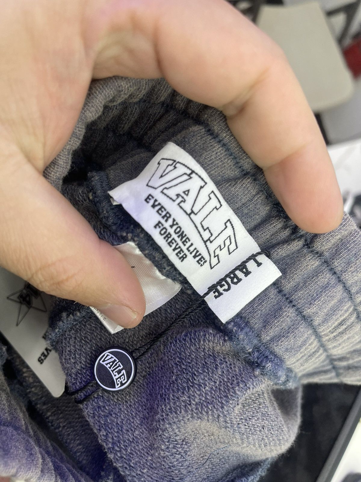 Vale Vale lives “insignia” sweatpants (charcoal) Size US 32 / EU 48 - 3 Thumbnail