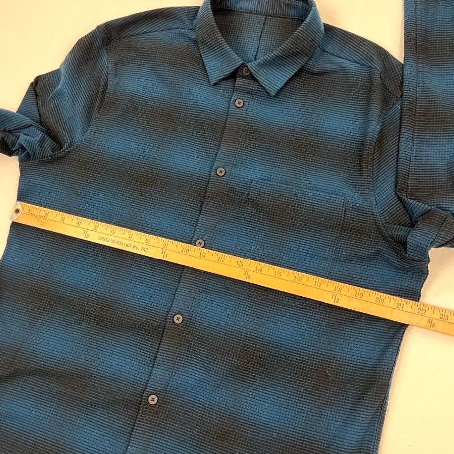 Lululemon Lululemon Masons Peak Flannel Shirt Mens L Blue Black Button Up Casual Stretch Shirt Mens L Blue Size US L / EU 52-54 / 3 - 5 Thumbnail