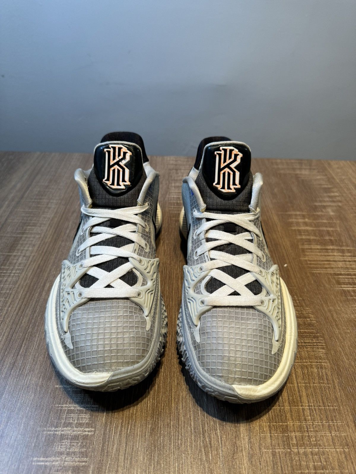 Nike Nike Kyrie 4 Low Size 7 Gray Fog Athletic Basketball Shoes Size US 7 / EU 40 - 3 Thumbnail