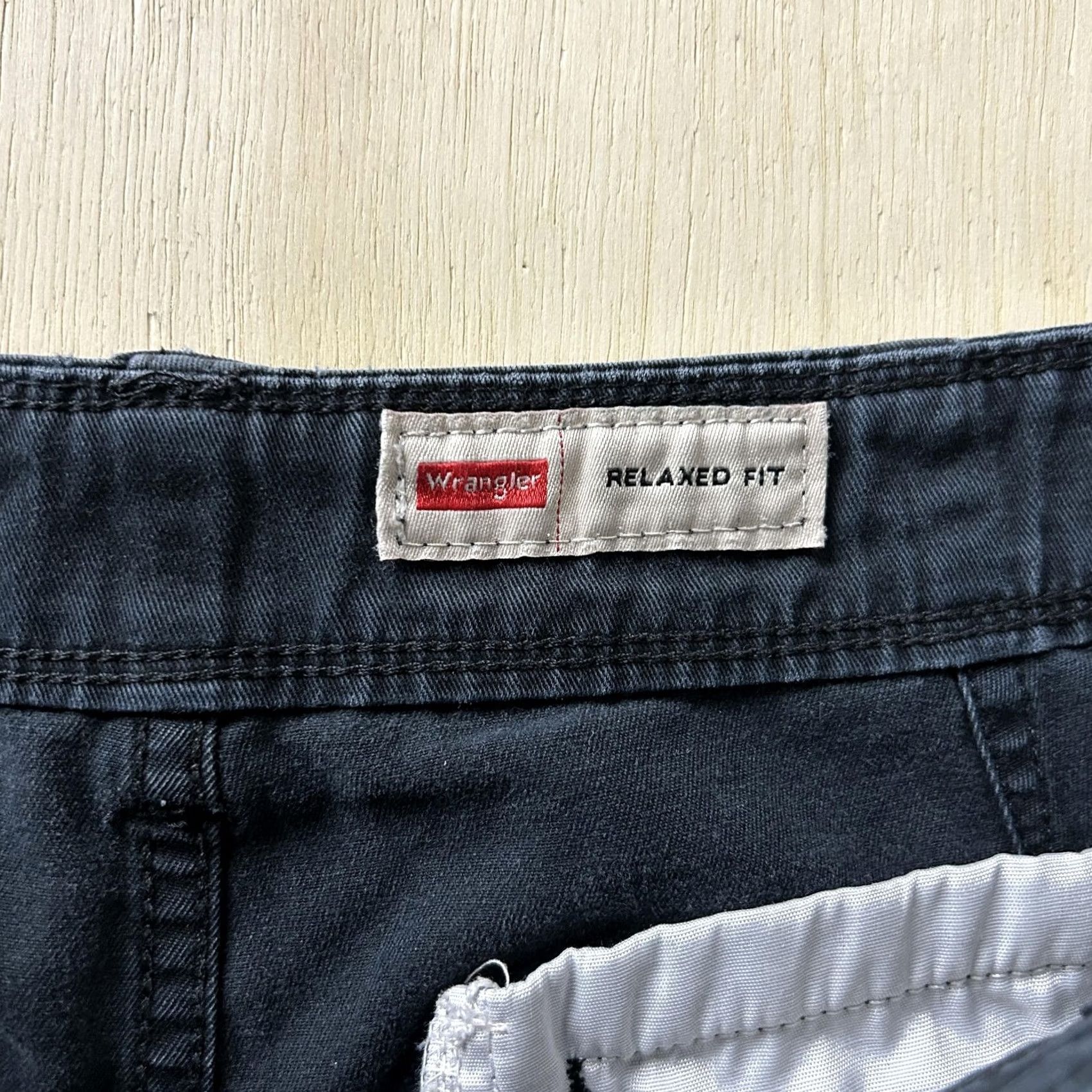 Wrangler VINTAGE? Wrangler Cargo Pants Mens 34x36 Black Relaxed Fit Straight Leg Workwear Pants Size US 34 / EU 50 - 2 Thumbnail