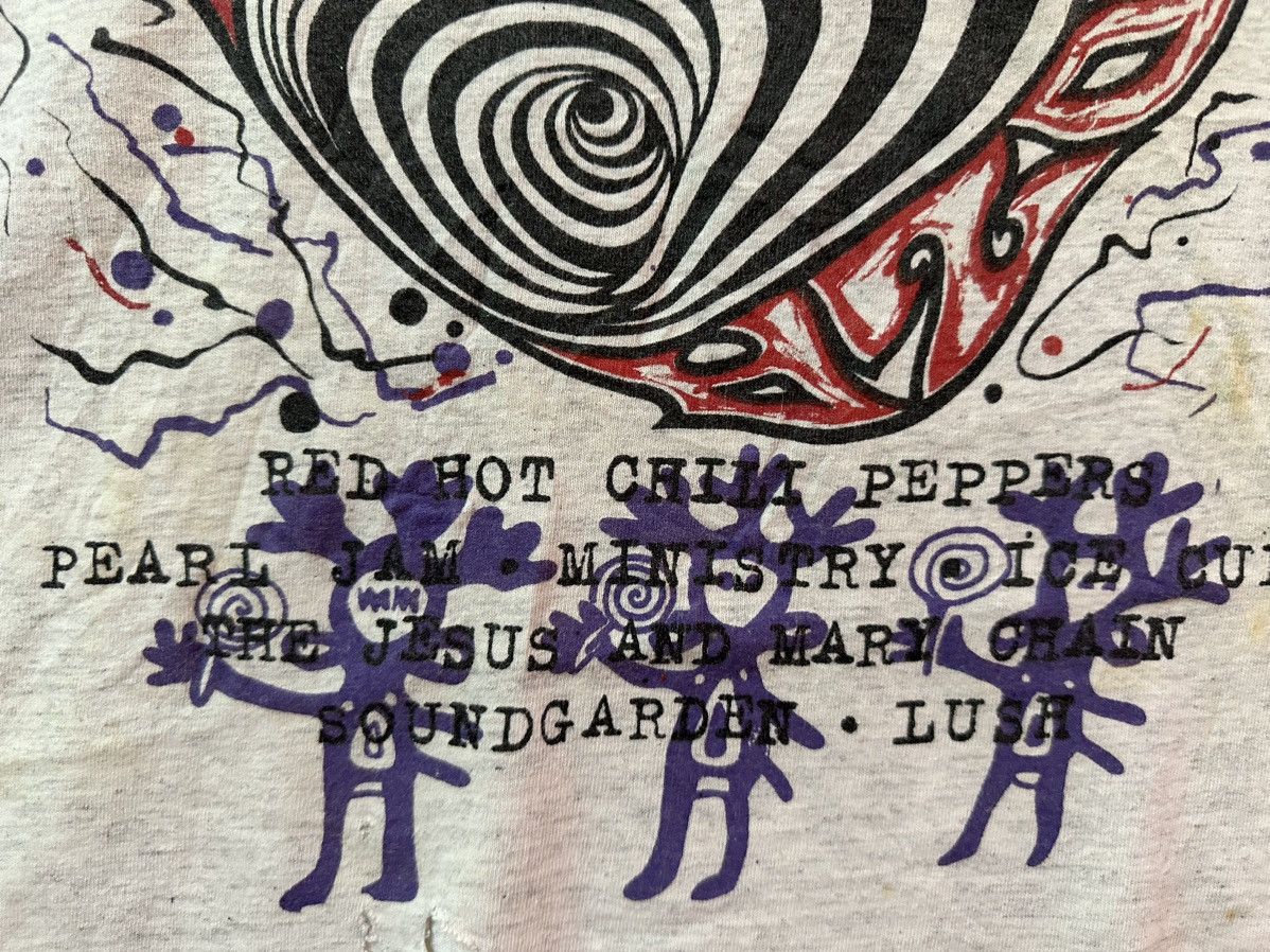 Band Tees vintage 1992 LOLLAPALOOZA concert tour grunge rock t-shirts Size US XL / EU 56 / 4 - 6 Thumbnail