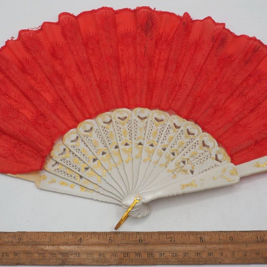 Vintage Vintage Ladies Fabric & Plastic Folding Fan in great shape Size ONE SIZE - 3 Thumbnail