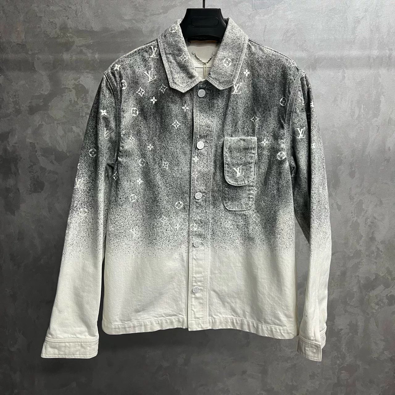 Louis Vuitton Louis Vuitton Gray Starry Gradient Denim Shirt Size US L / EU 52-54 / 3 - 1 Thumbnail