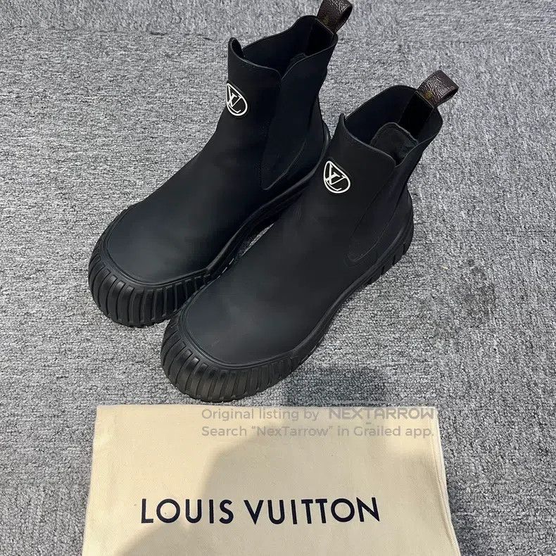 Louis Vuitton Louis Vuitton Black Top Cowhide Leather Comfortable Casual Size US 7 / IT 37 - 1 Thumbnail