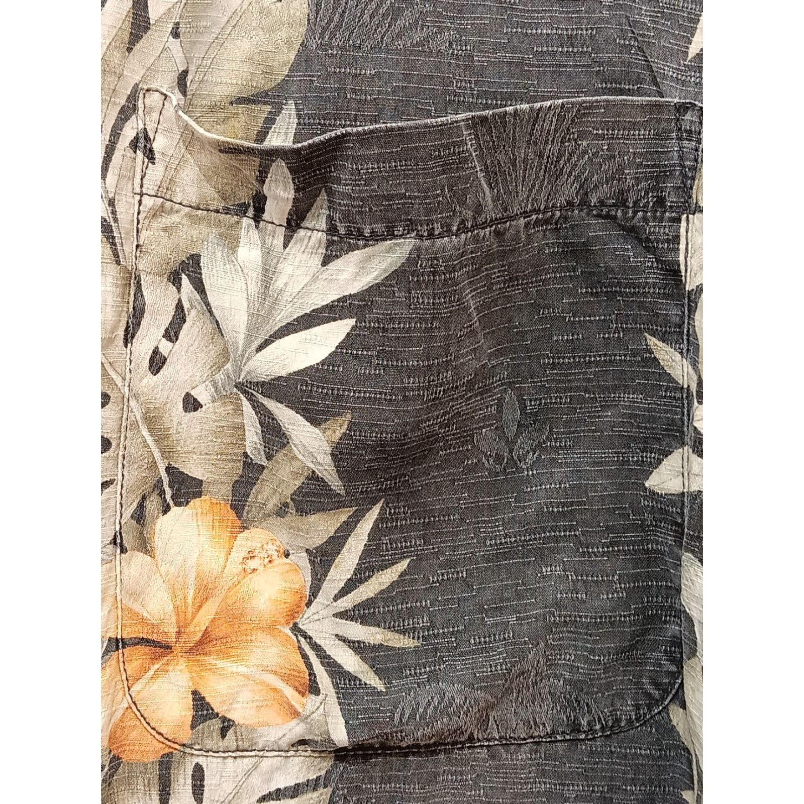Tommy Bahama Tommy Bahama Shirt Mens XL Black 100% Silk Floral Tropical Short Sleeve Button-Up Casual, Travel, Party, Wedding Size US XL / EU 56 / 4 - 4 Thumbnail