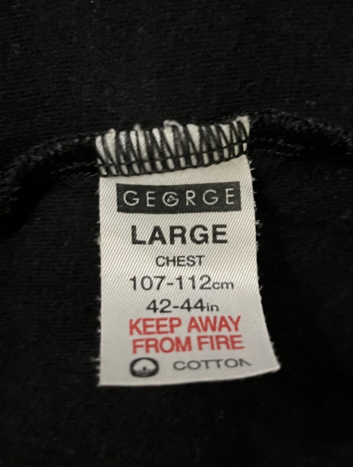 George Buy Vintage 1996 Taz Devil T-shirt Tasmanian Devil Soccer Size US L / EU 52-54 / 3 - 7 Thumbnail