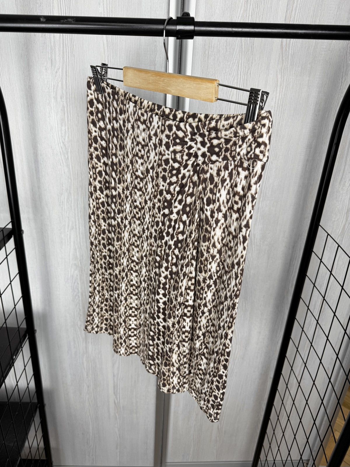 Weekend Max Mara Weekend Max Mara animal snake pattern knee length skirt sz S Size 27" / US 4 / IT 40 - 7 Thumbnail
