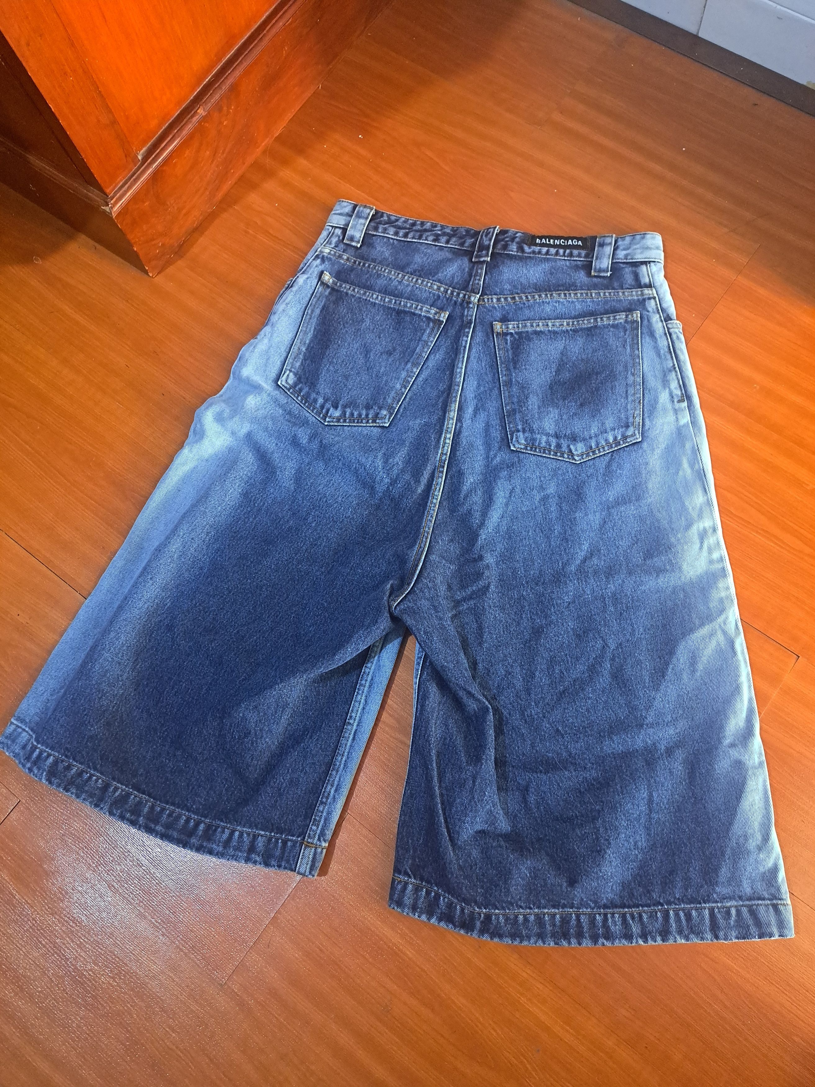 Balenciaga Balenciaga 2020 two tone baggy long jean shorts Size US 29 - 2 Thumbnail