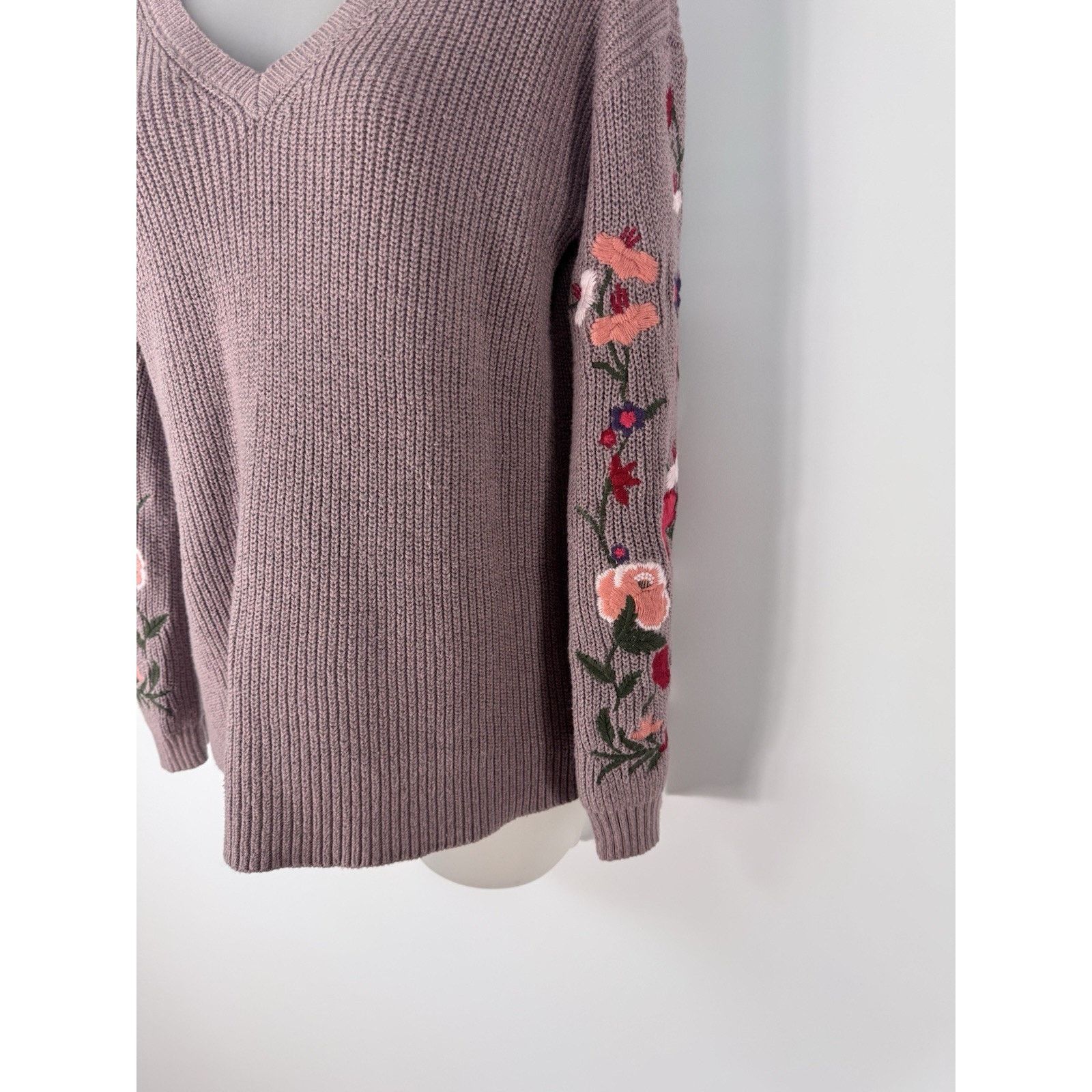 American Eagle Outfitters American Eagle Outfitters Sweater Floral Bishop Sleeves XS Size XS / US 0-2 / IT 36-38 - 2 Thumbnail