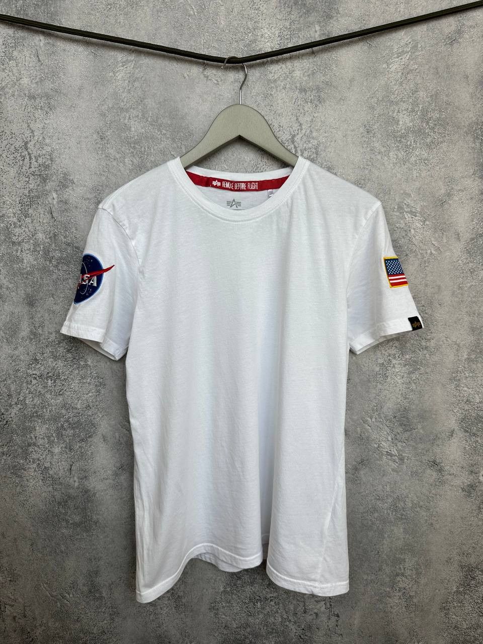 Alpha Industries Alpha Industries NASA Logo Patch T-Shirt White Tee Size US M / EU 48-50 / 2 - 1 Thumbnail
