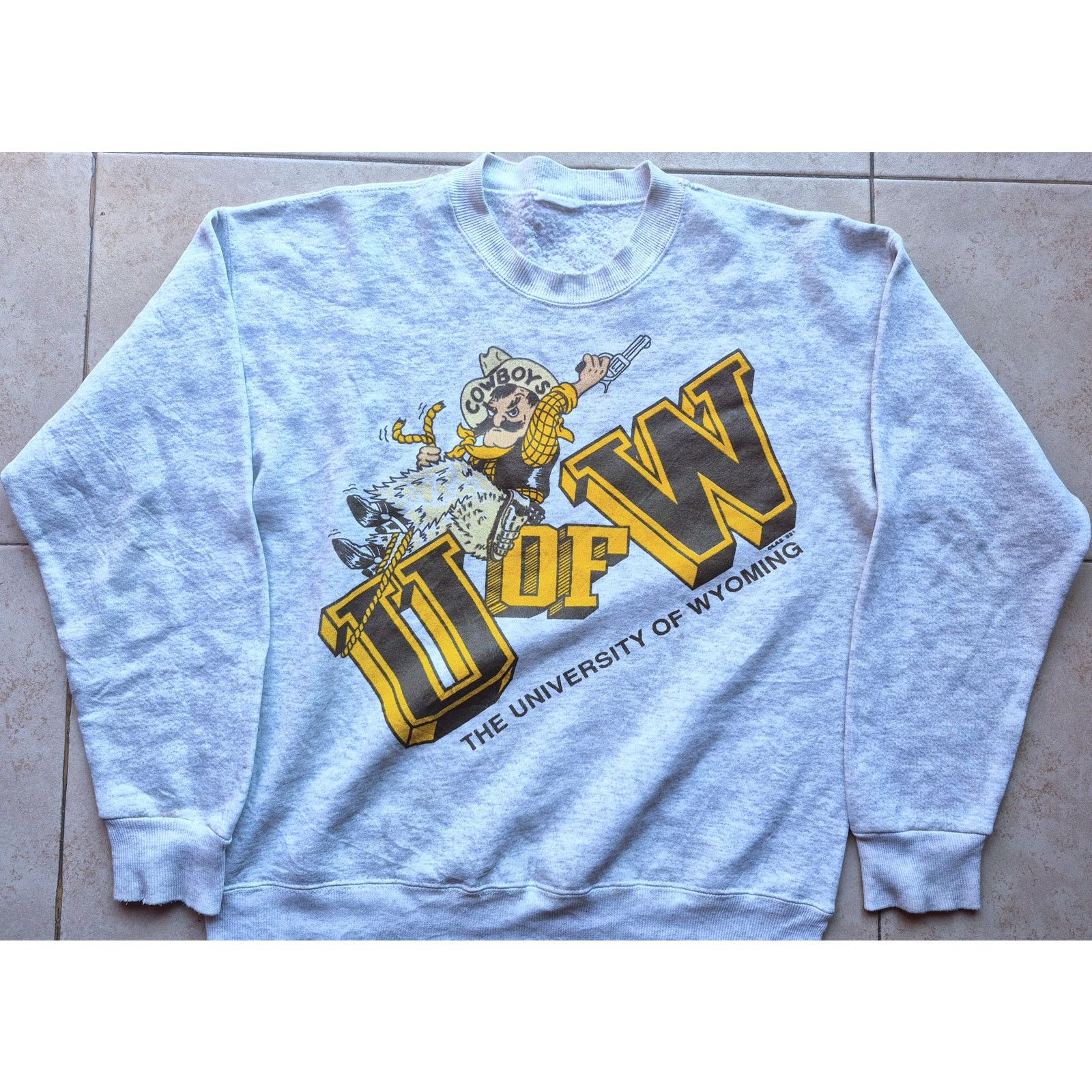 NCAA × Starter Wyoming Cowboys 90s crew PISTOL Pete M gold University vtg Size US M / EU 48-50 / 2 - 1 Thumbnail