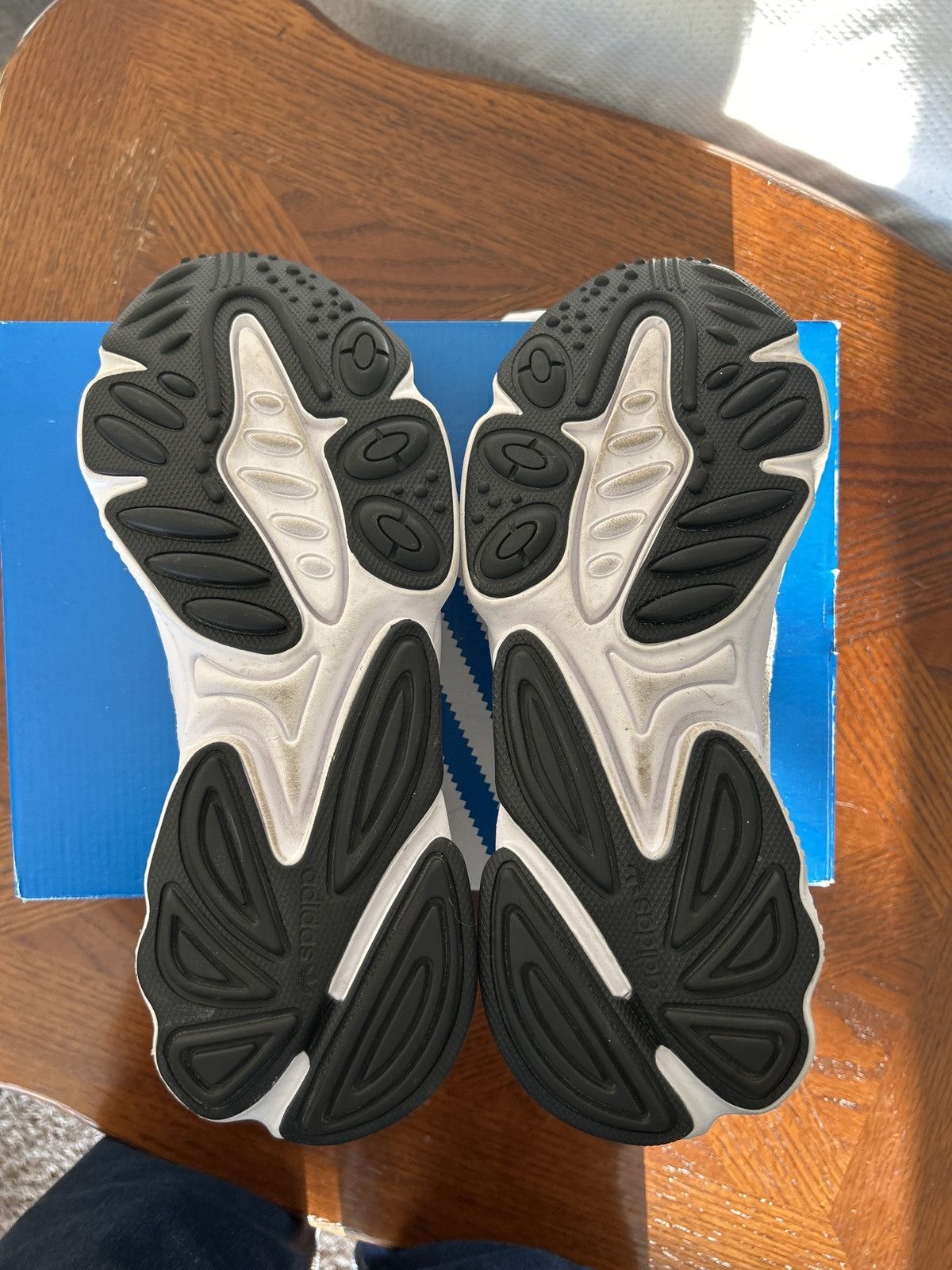 Adidas adidas OZWEEGO white Size US 8.5 / EU 41-42 - 5 Thumbnail