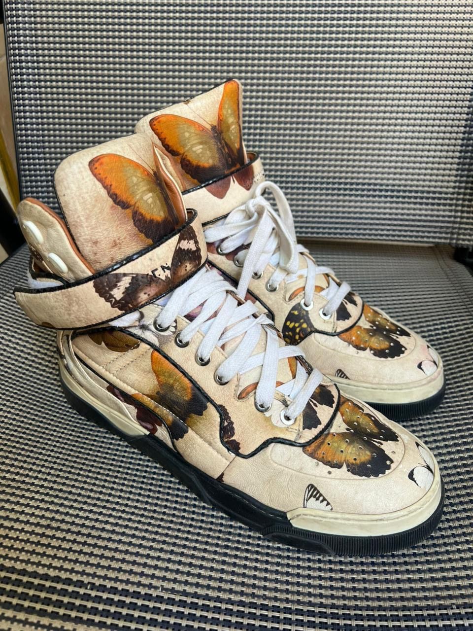 Givenchy Givenchy Tyson Butterfly Size US 6 / EU 39 - 3 Thumbnail